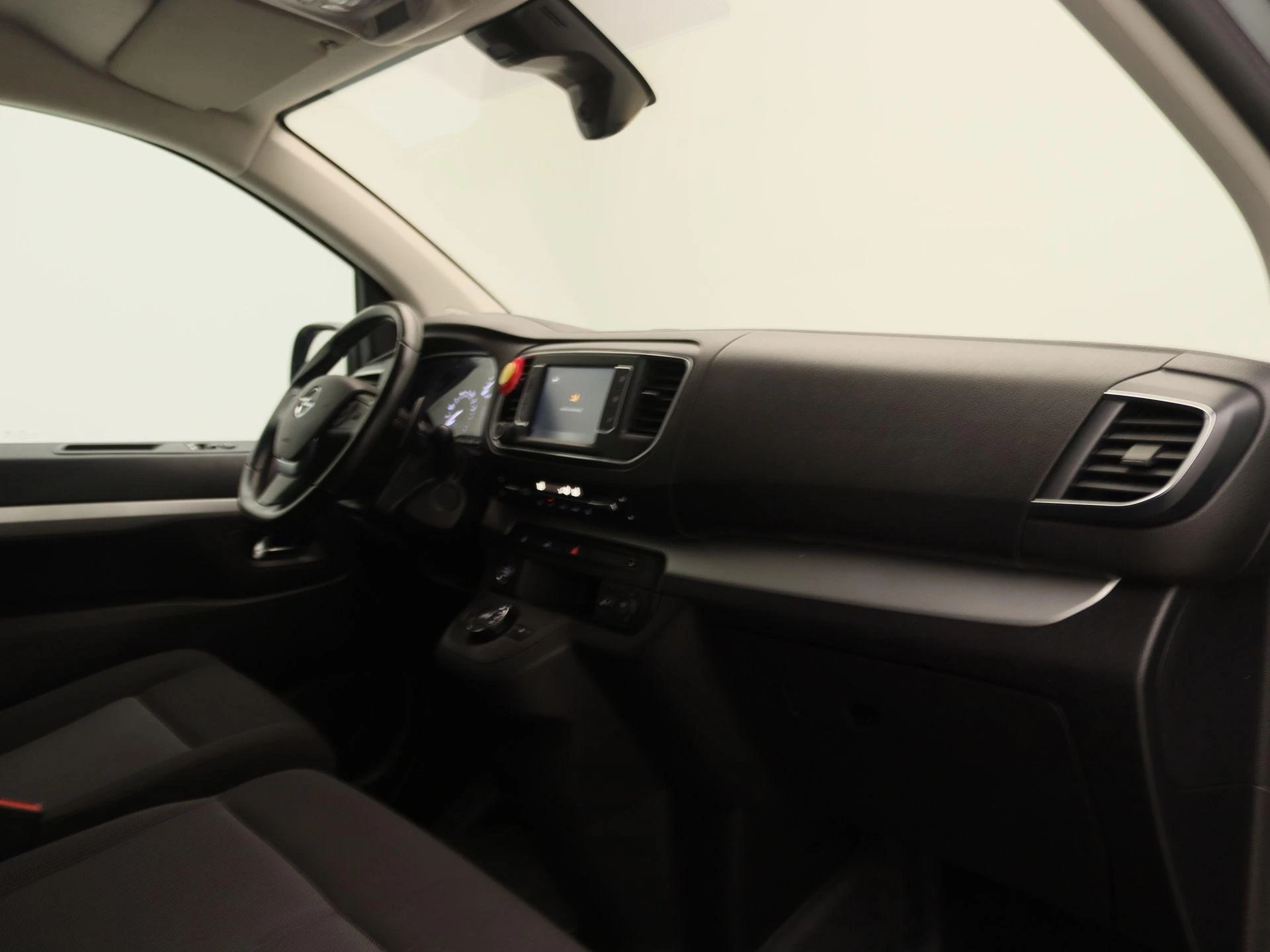 Opel-Vivaro-image-19