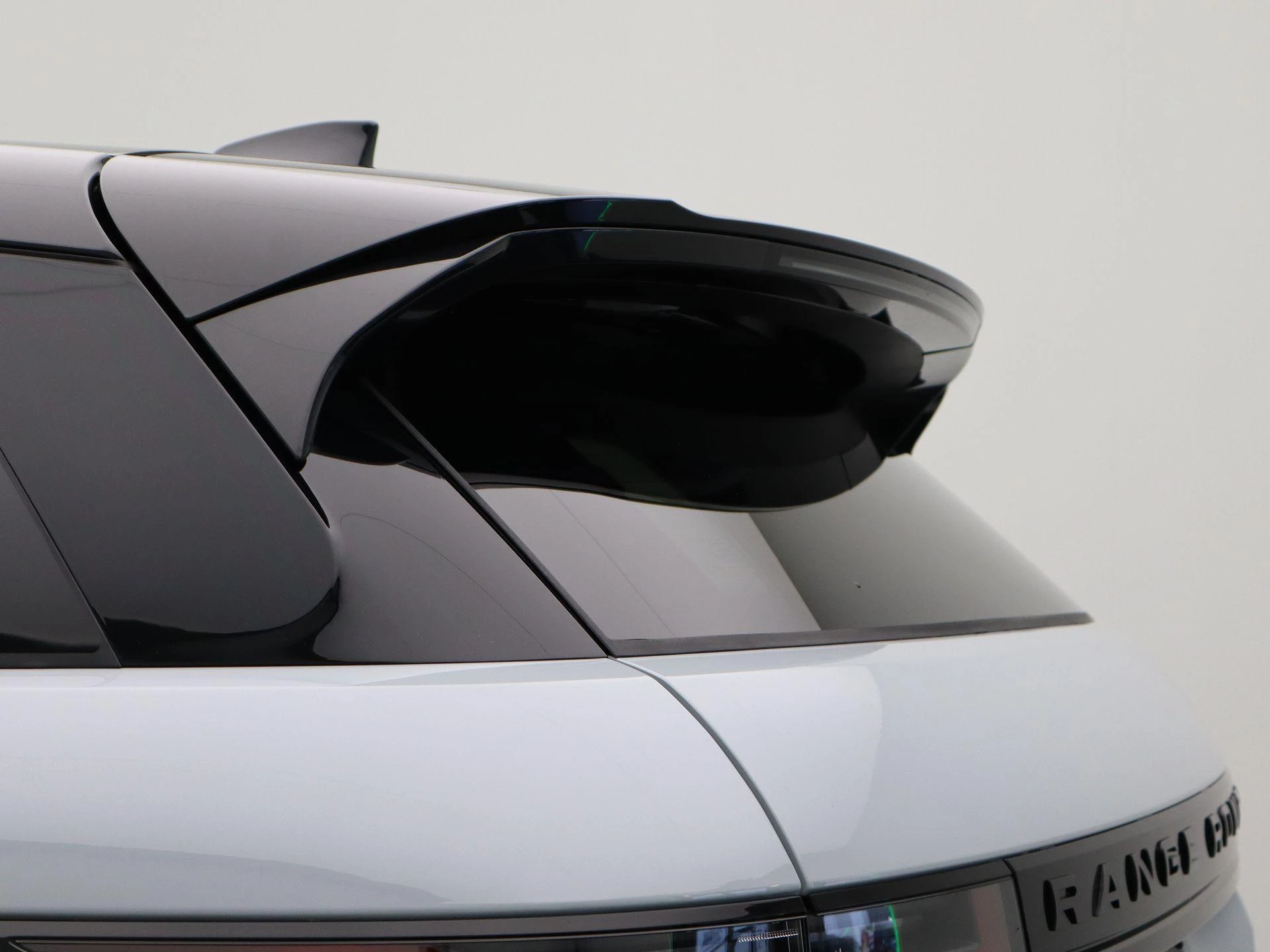 Land Rover-Range Rover Evoque-image-33