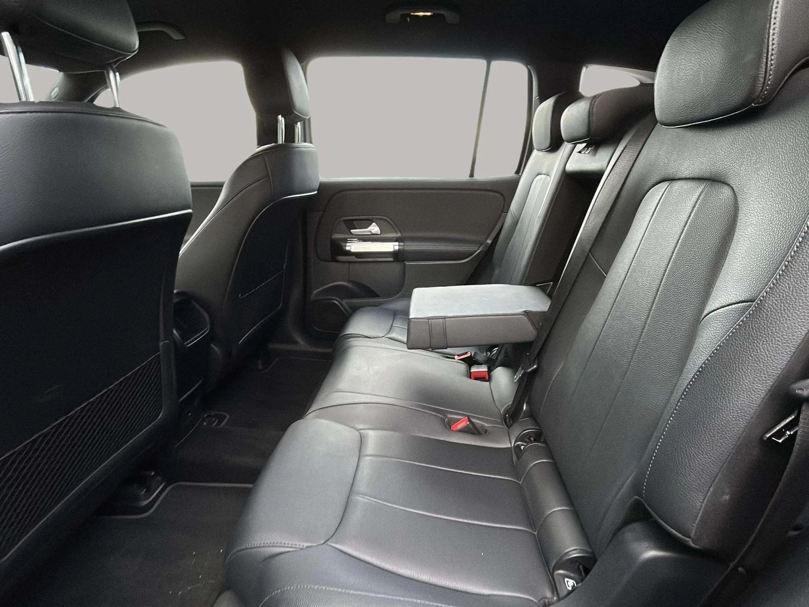 Mercedes-Benz-EQB-image-20