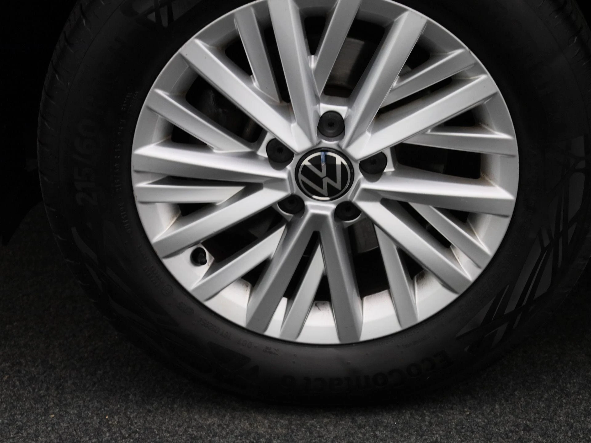 Volkswagen-T-Roc-image-13