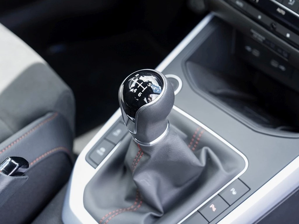SEAT Arona 1,0 TSI FR,LED,ALU 18",Kamera,Navi Sitzheizung,ACC