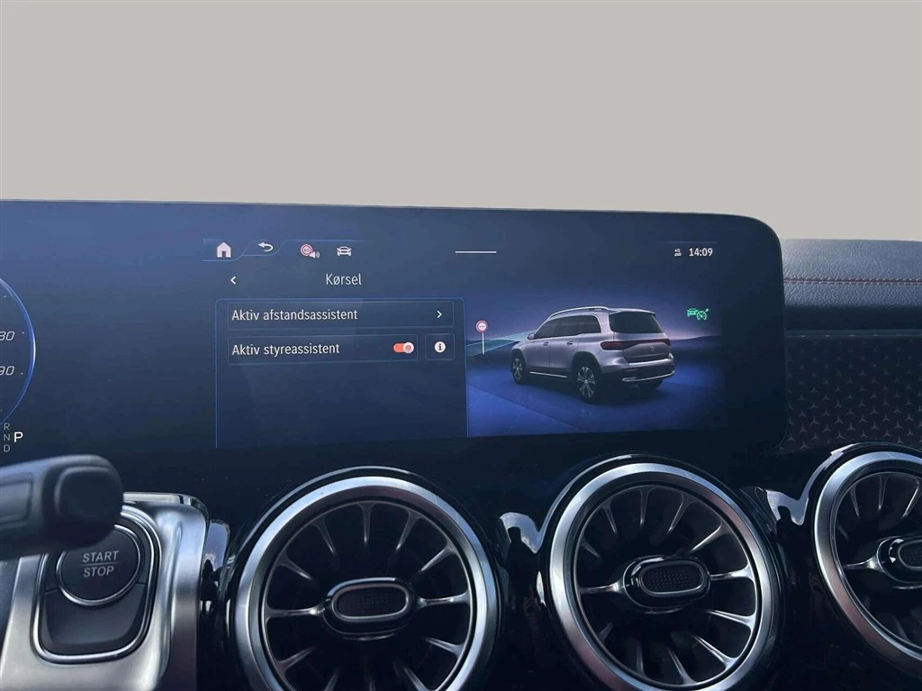Mercedes-Benz-EQB-image-16