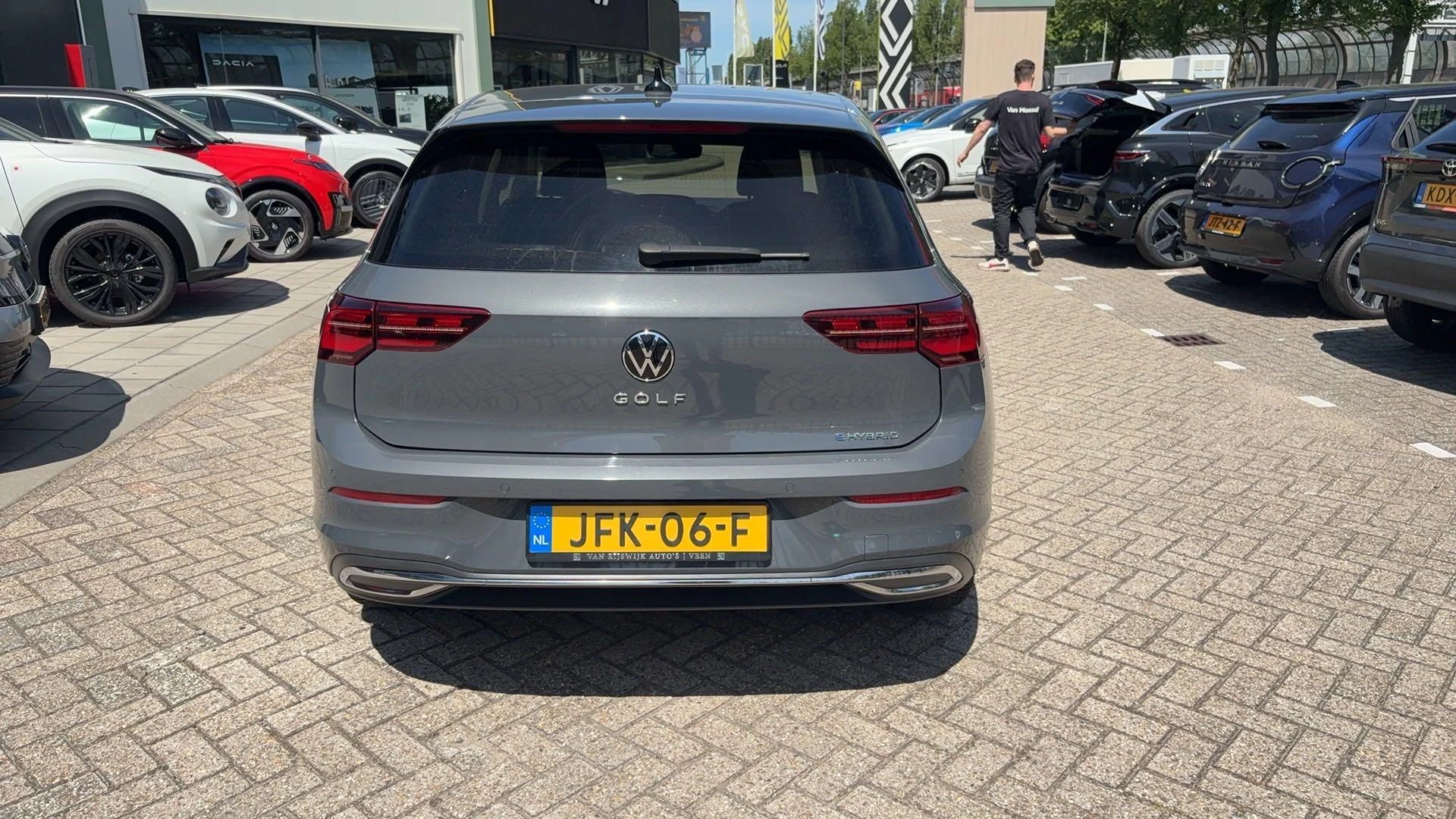 Volkswagen-Golf-image-5