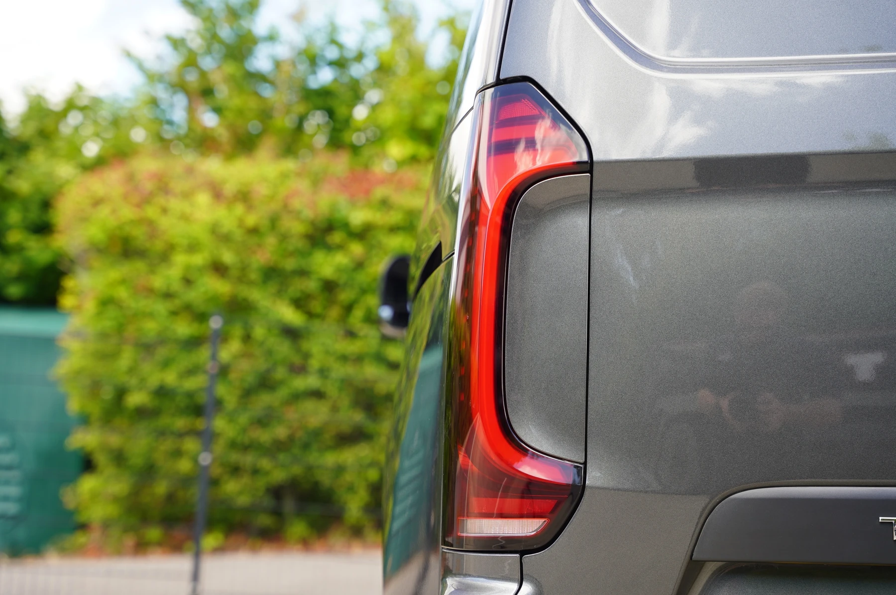Volkswagen-Transporter-image-33