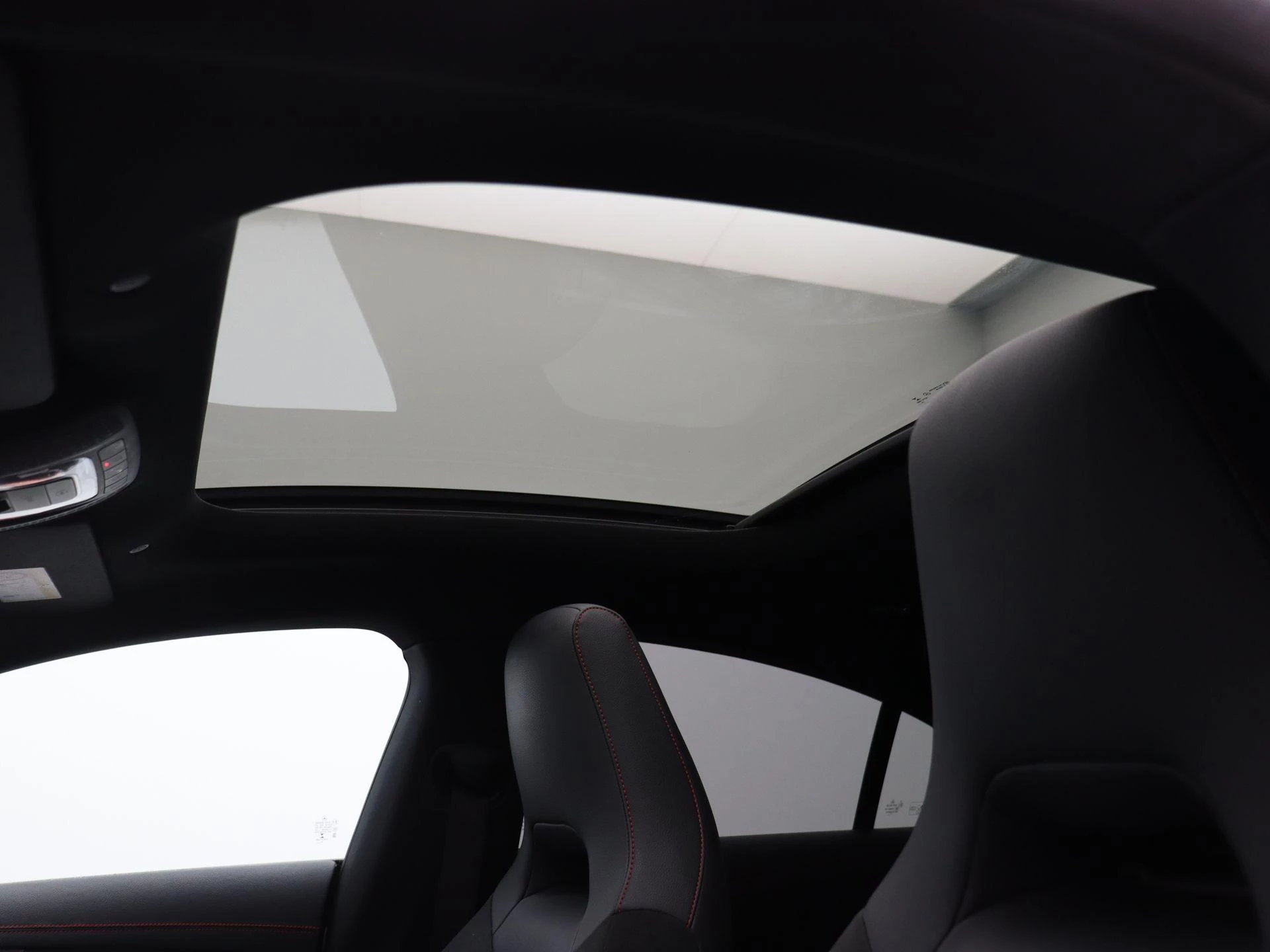 Mercedes-Benz CLA 180 AMG Line + PANORAMISCH DAK + MULTIBEAM LED +