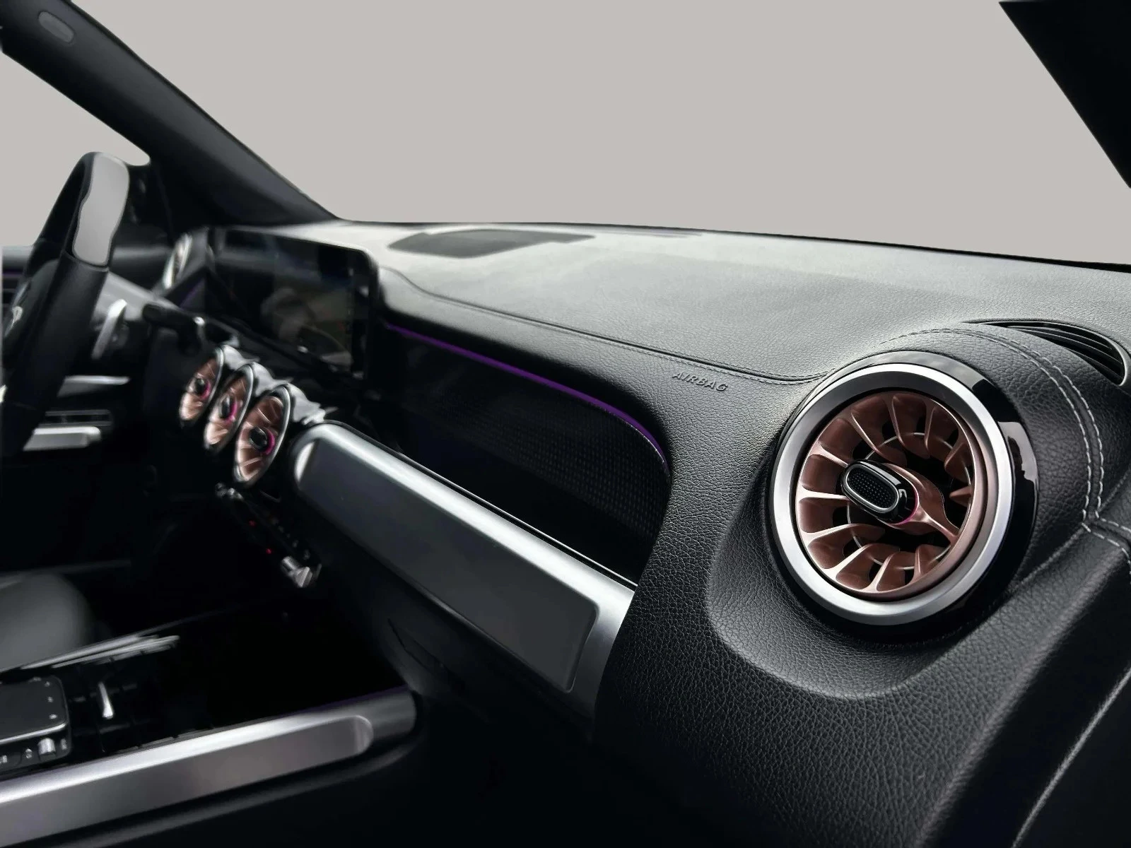 Mercedes-Benz-EQB-image-16