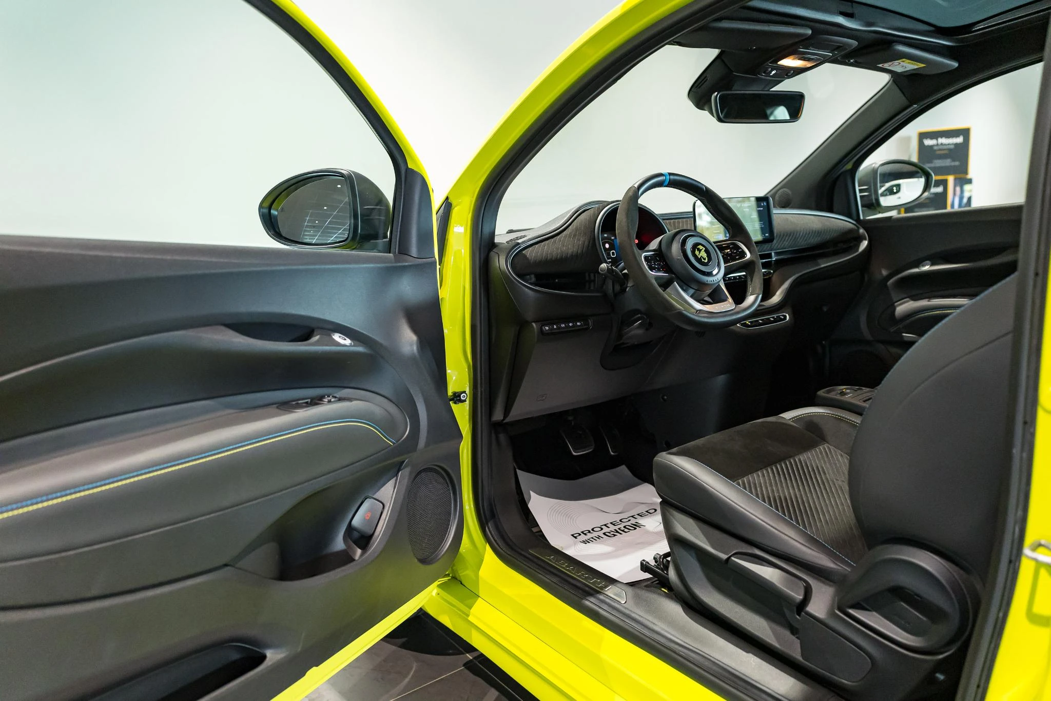 Abarth 500e 42-kWh 114kw Scorpionissima
