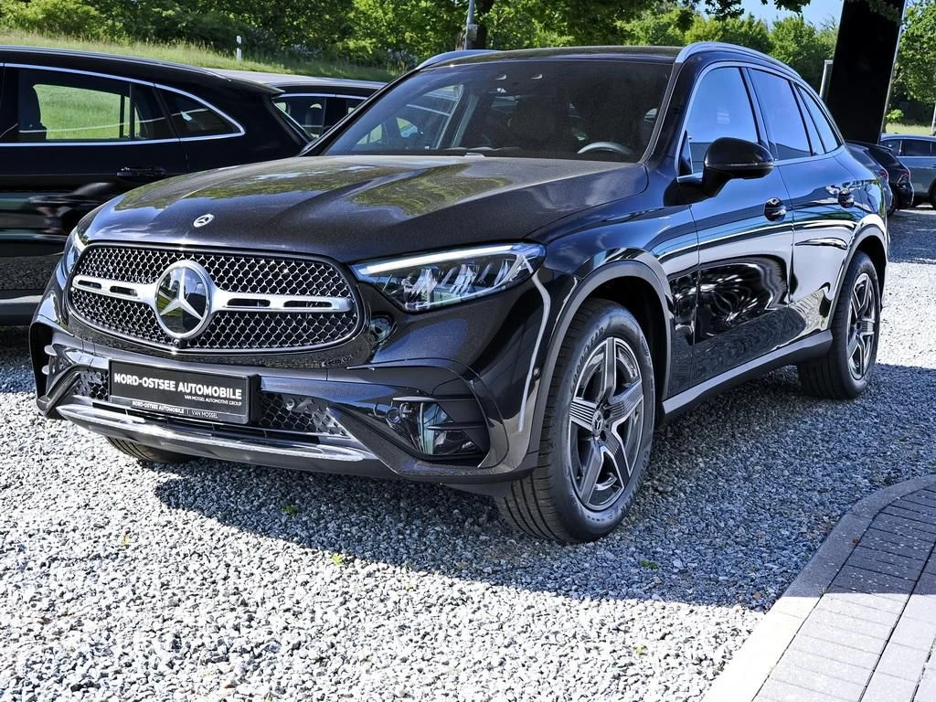 Mercedes-Benz-GLC 300 d-image-7