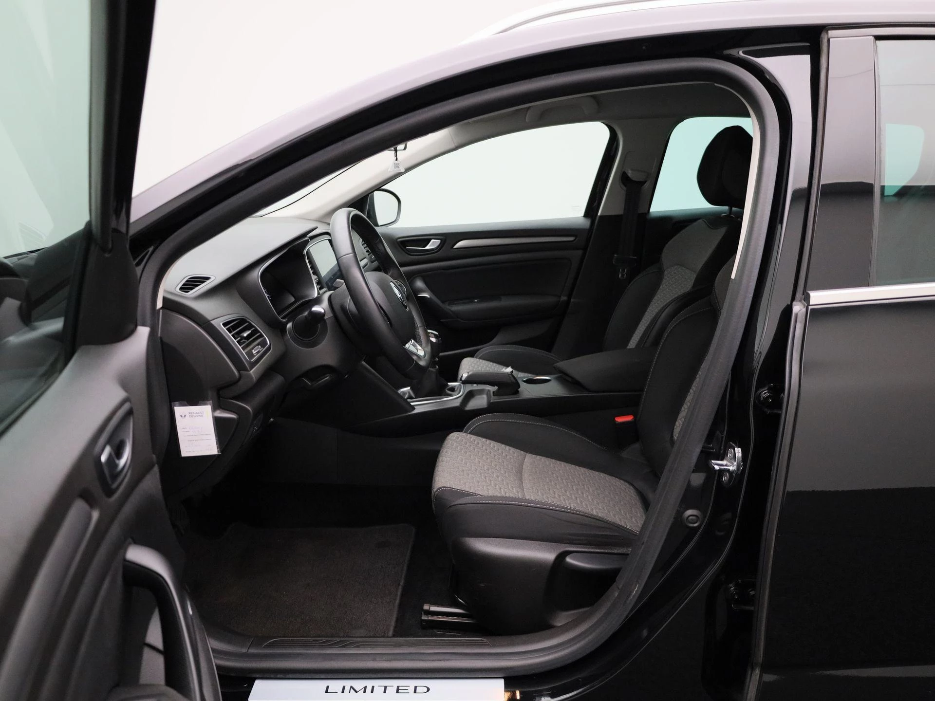 Renault-Mégane Grand Tour-image-10