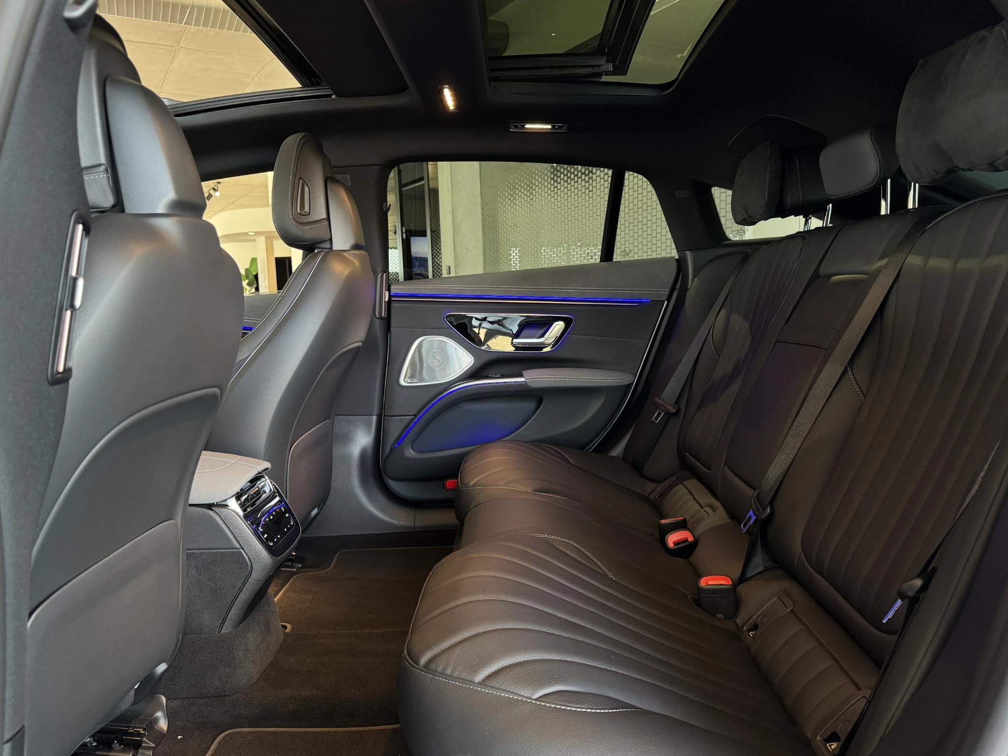 Mercedes-Benz-EQS-image-19