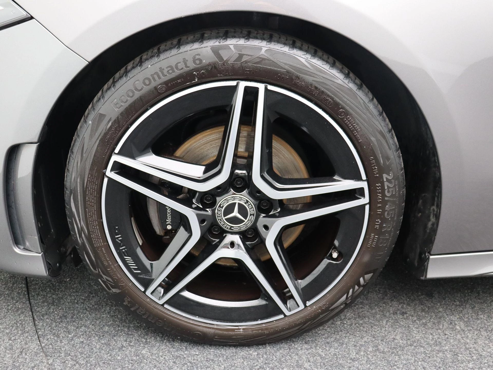 Mercedes-Benz A-Klasse 180 + AMG LINE + LED + CAMERA +