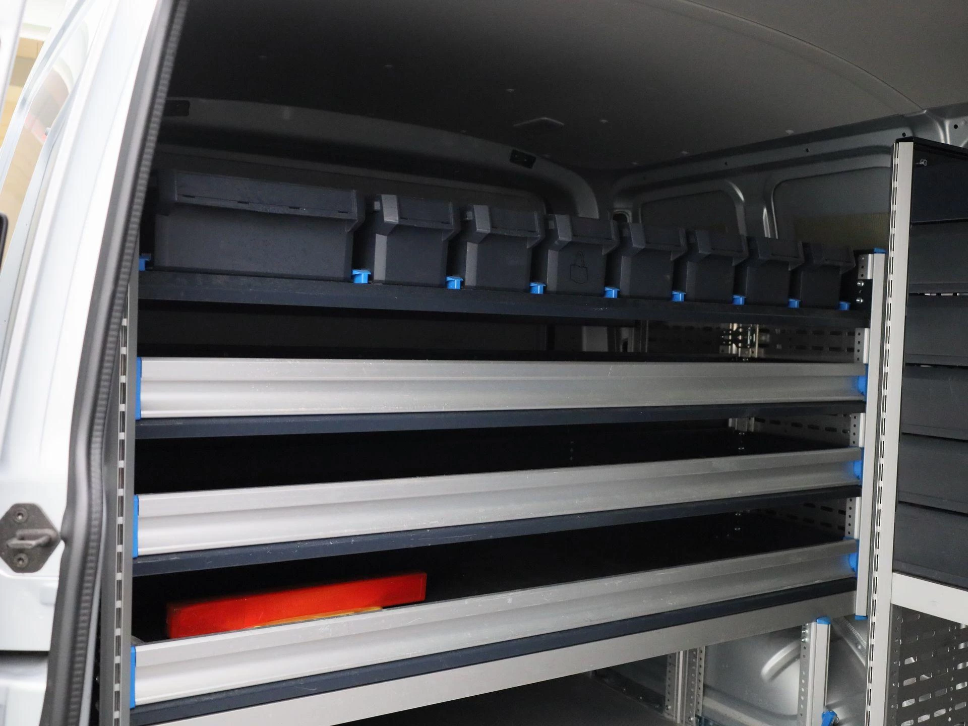 Volkswagen-Transporter-image-15