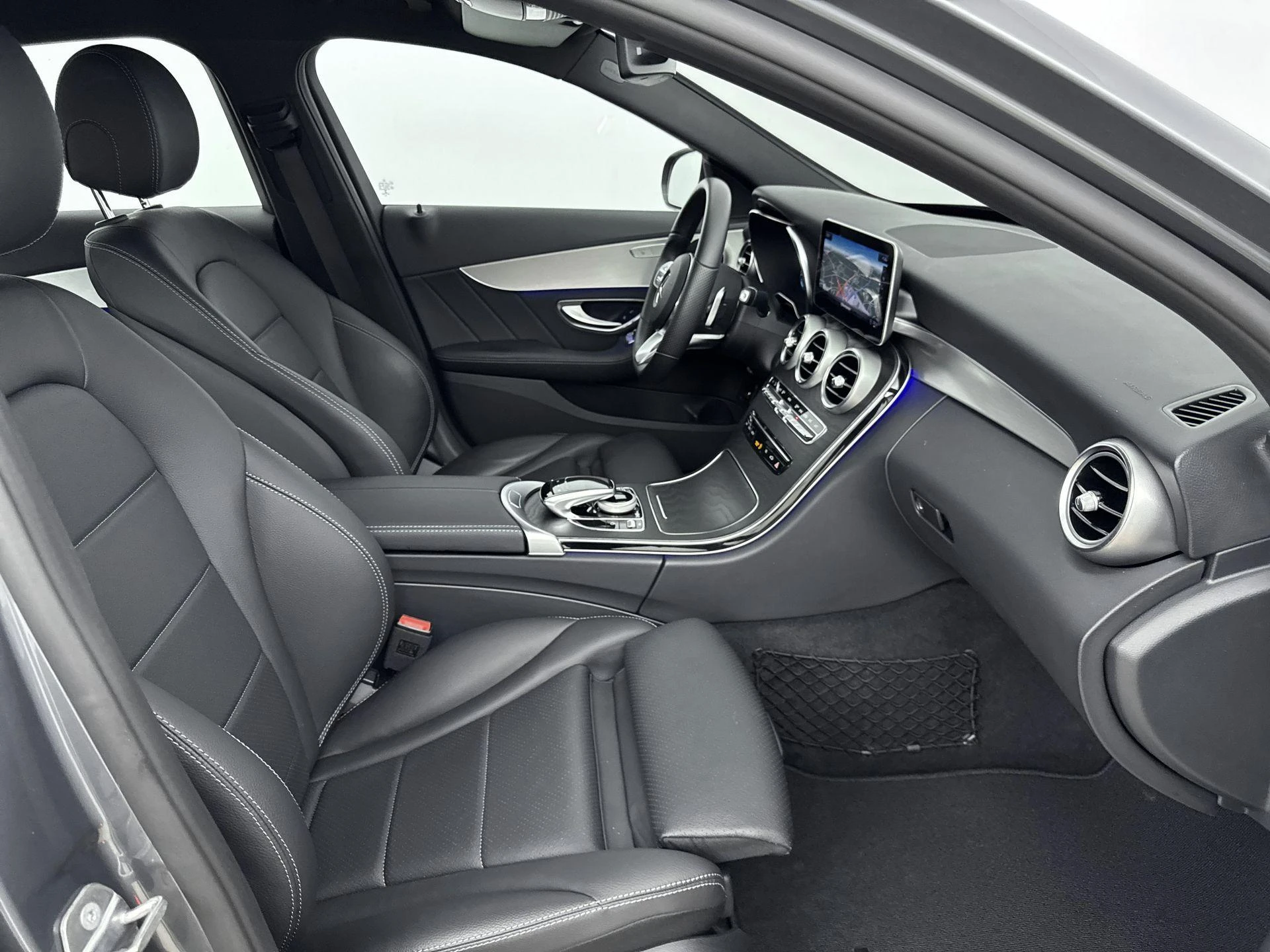 Mercedes-Benz-C-Klasse-image-21