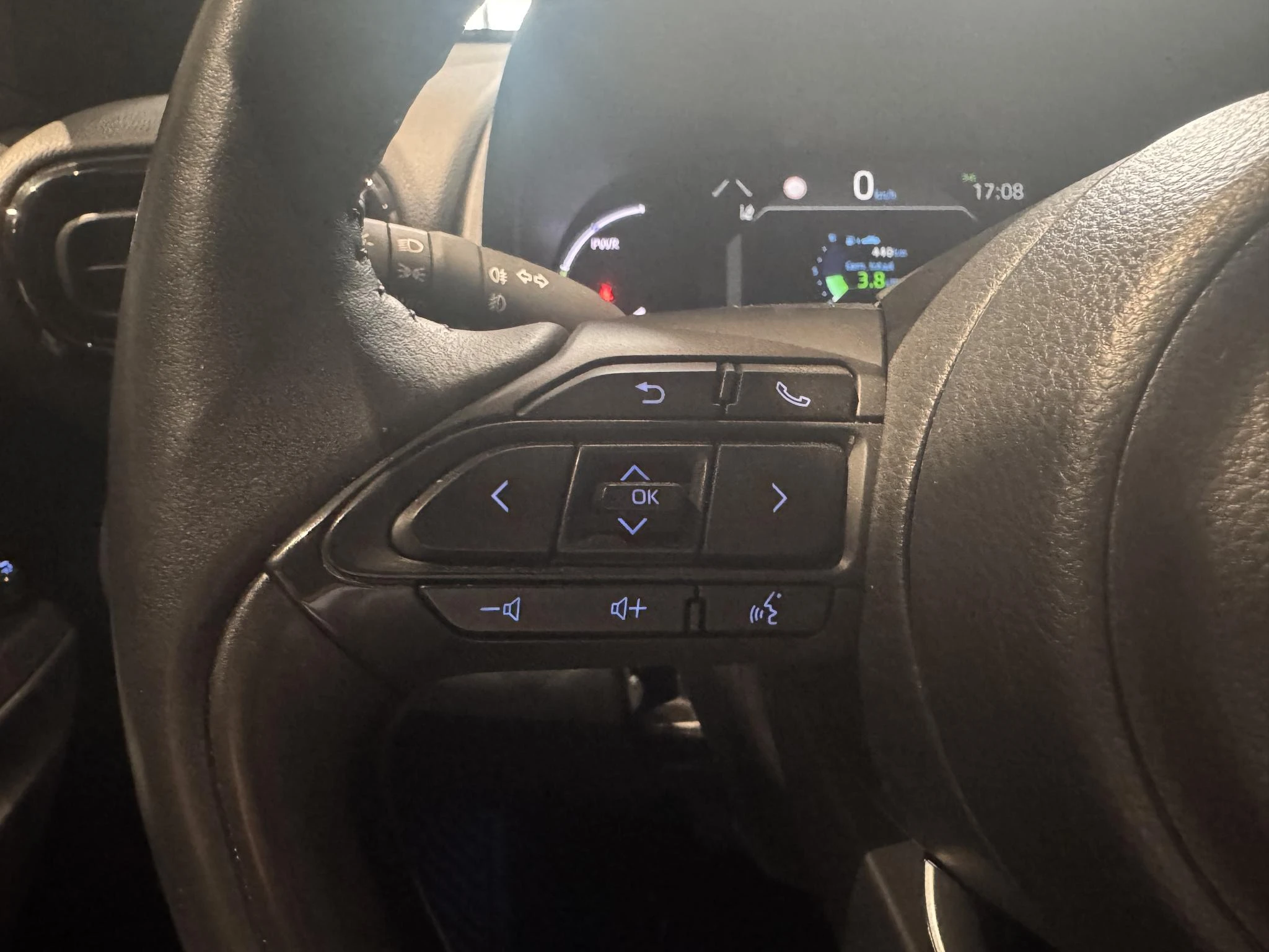 Toyota-Yaris Cross-image-16