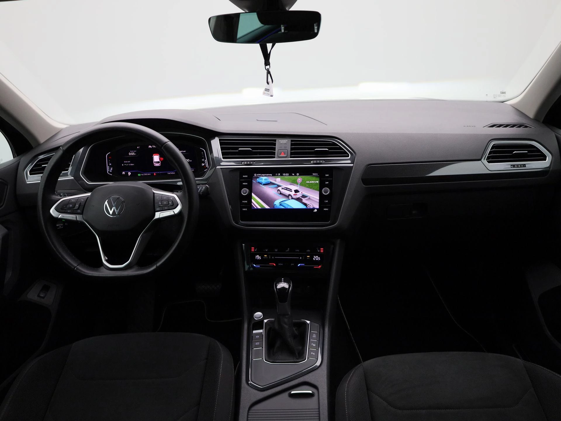 Volkswagen-Tiguan-image-35