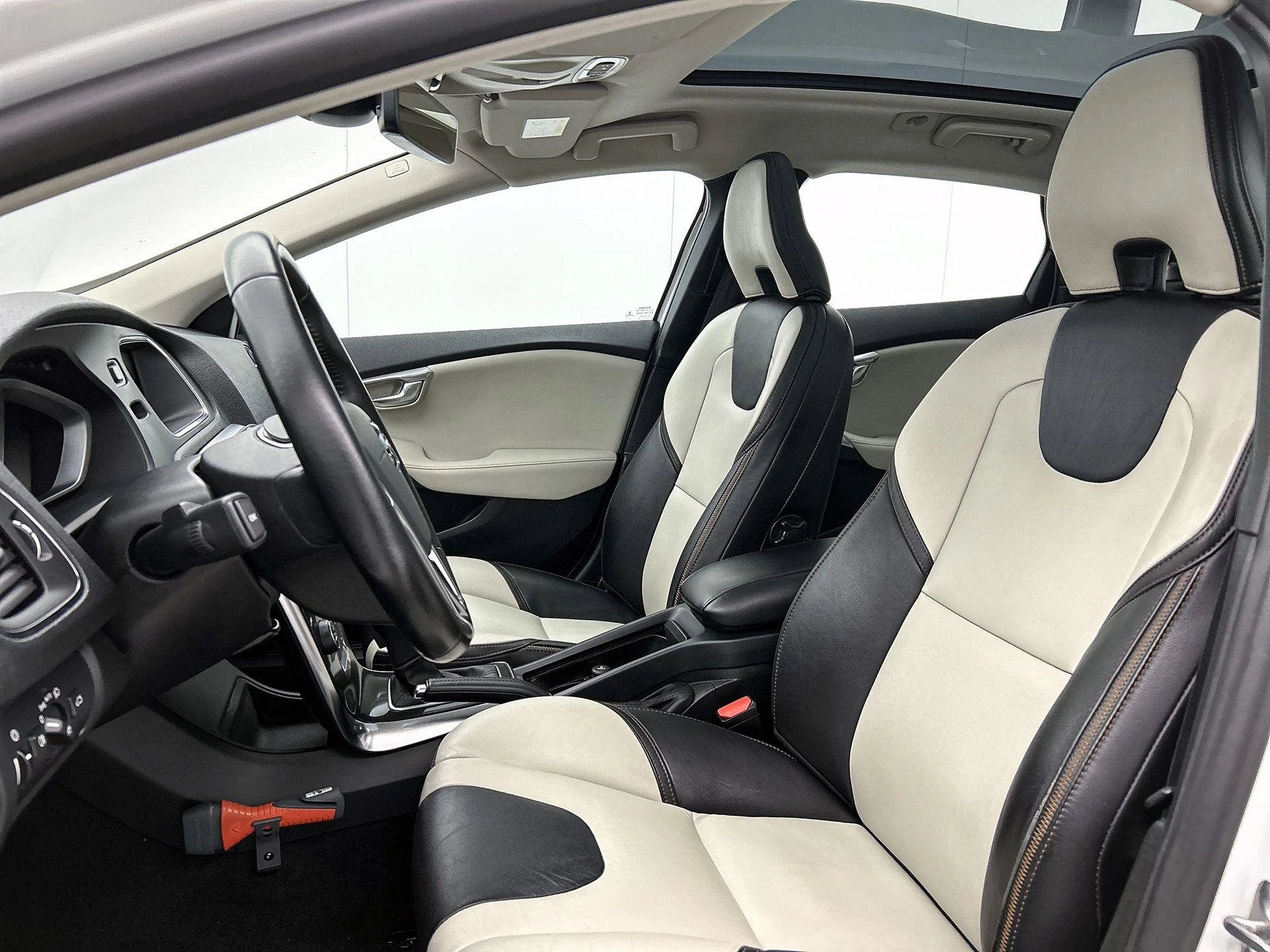 Volvo-V40-image-34
