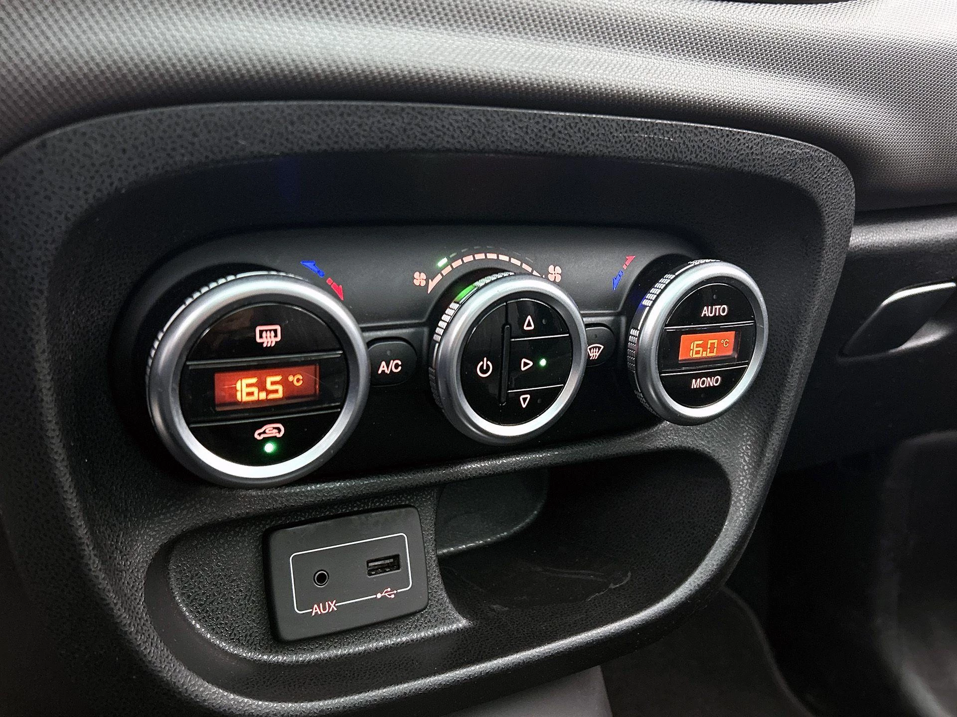Fiat-500L-image-16