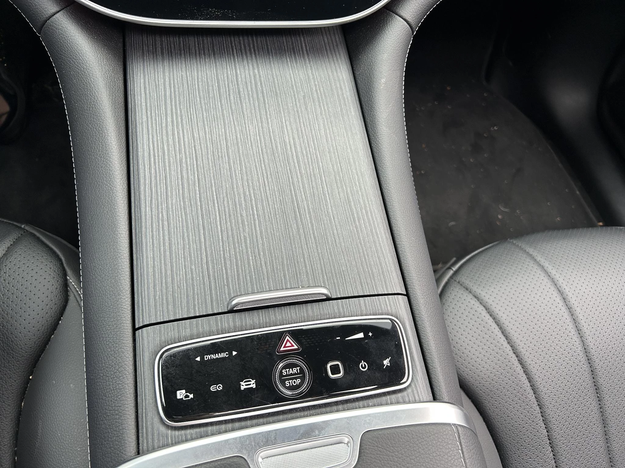 Mercedes-Benz-EQE-image-13