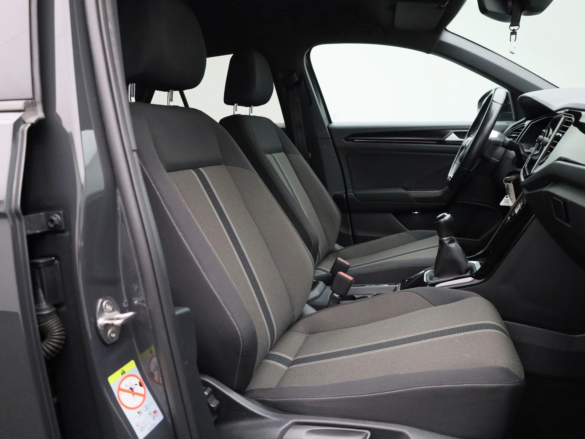 Volkswagen-T-Roc-image-30
