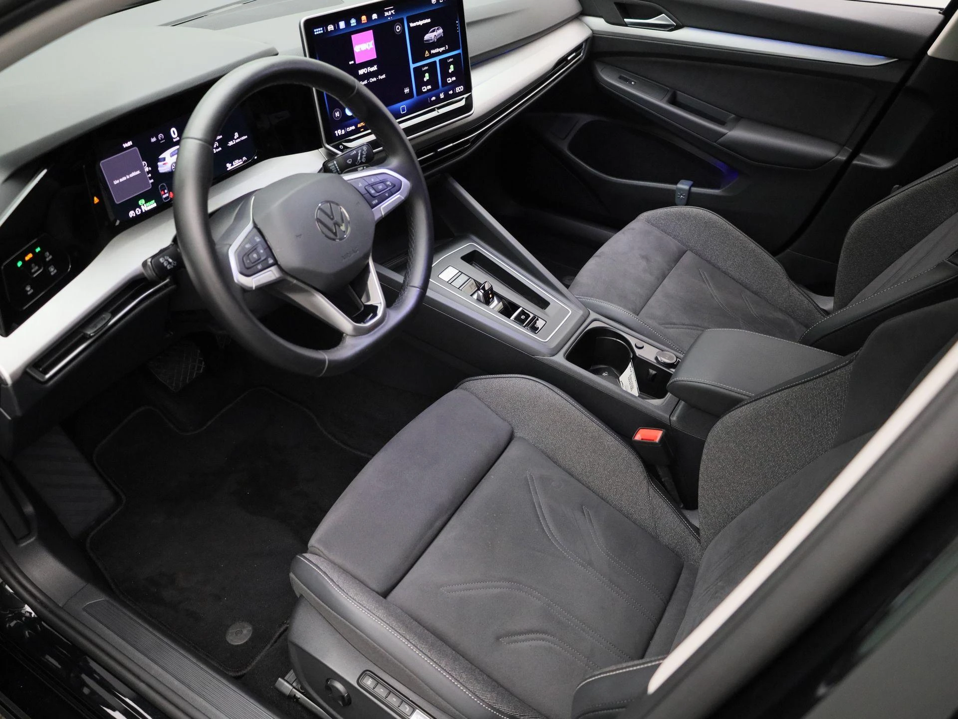 Volkswagen-Golf-image-16