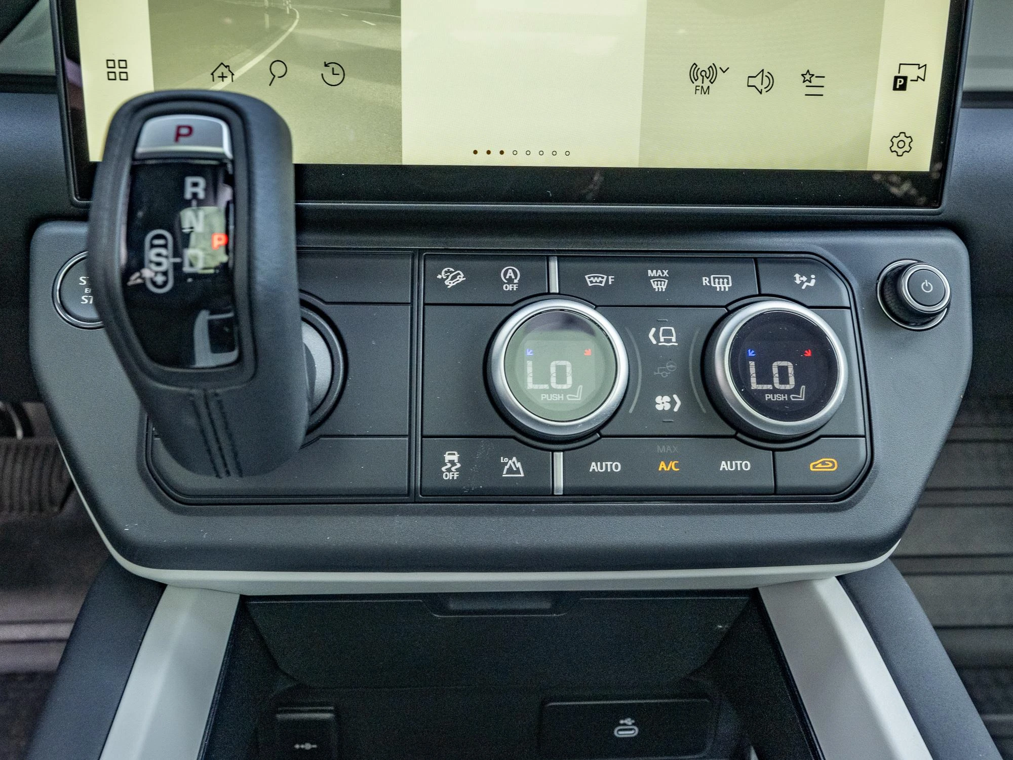 Land Rover-Defender-image-18