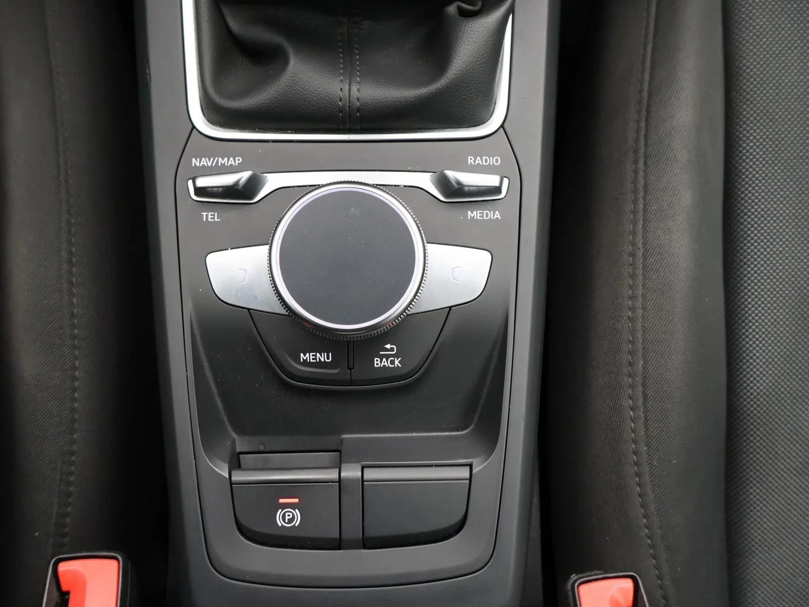 Audi Q2 Audi Q2 Attraction 30TFSI 110PK *TREKHAAK*VIRTUAL COCKPIT*NAVI*PDC ACHTER*CRUISE*...*