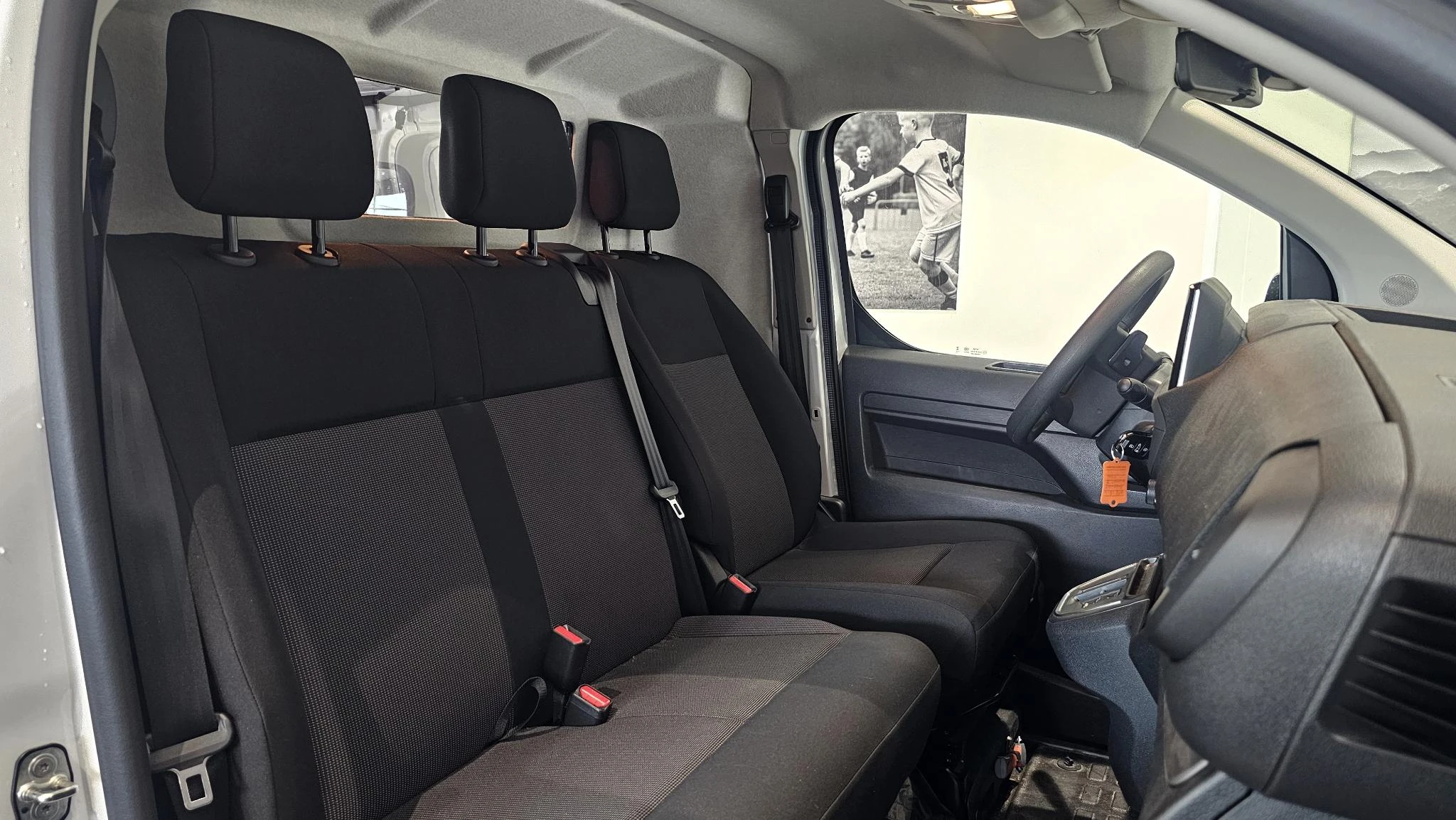 Peugeot-e-Expert-image-11