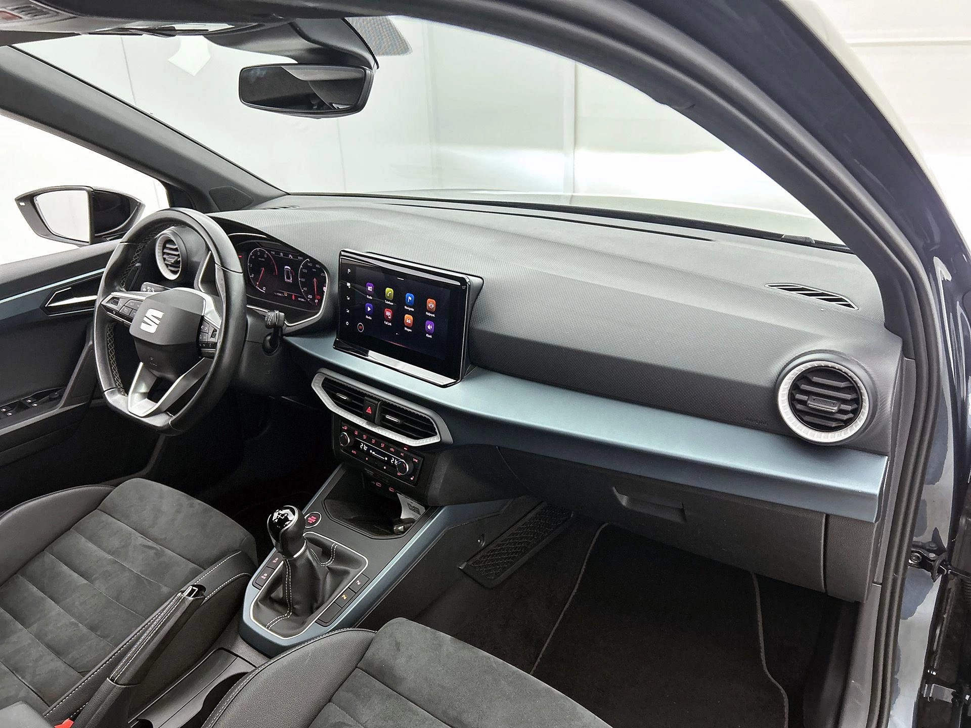 SEAT-Arona-image-21