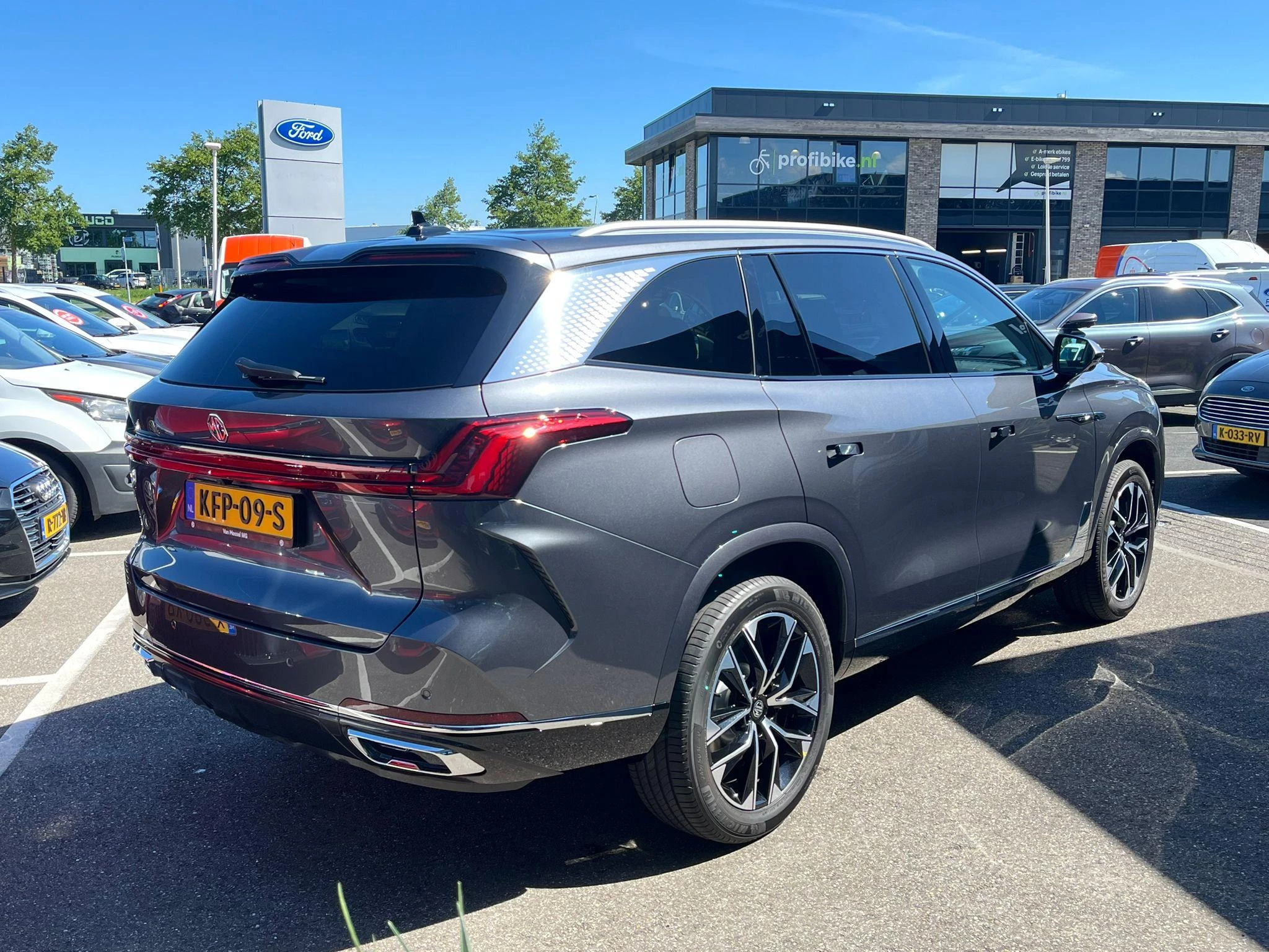 MG MGS9