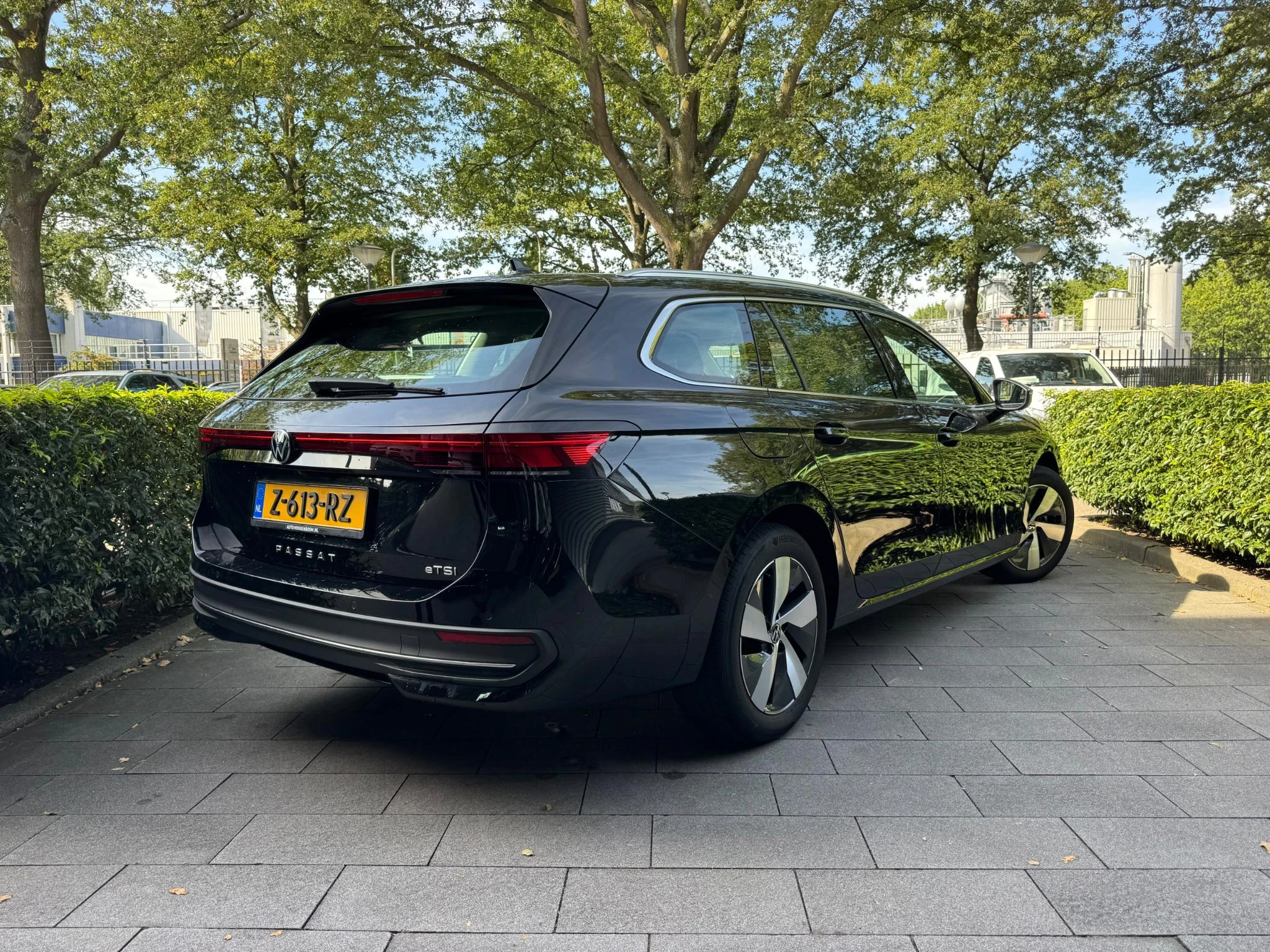 Volkswagen-Passat-image-1