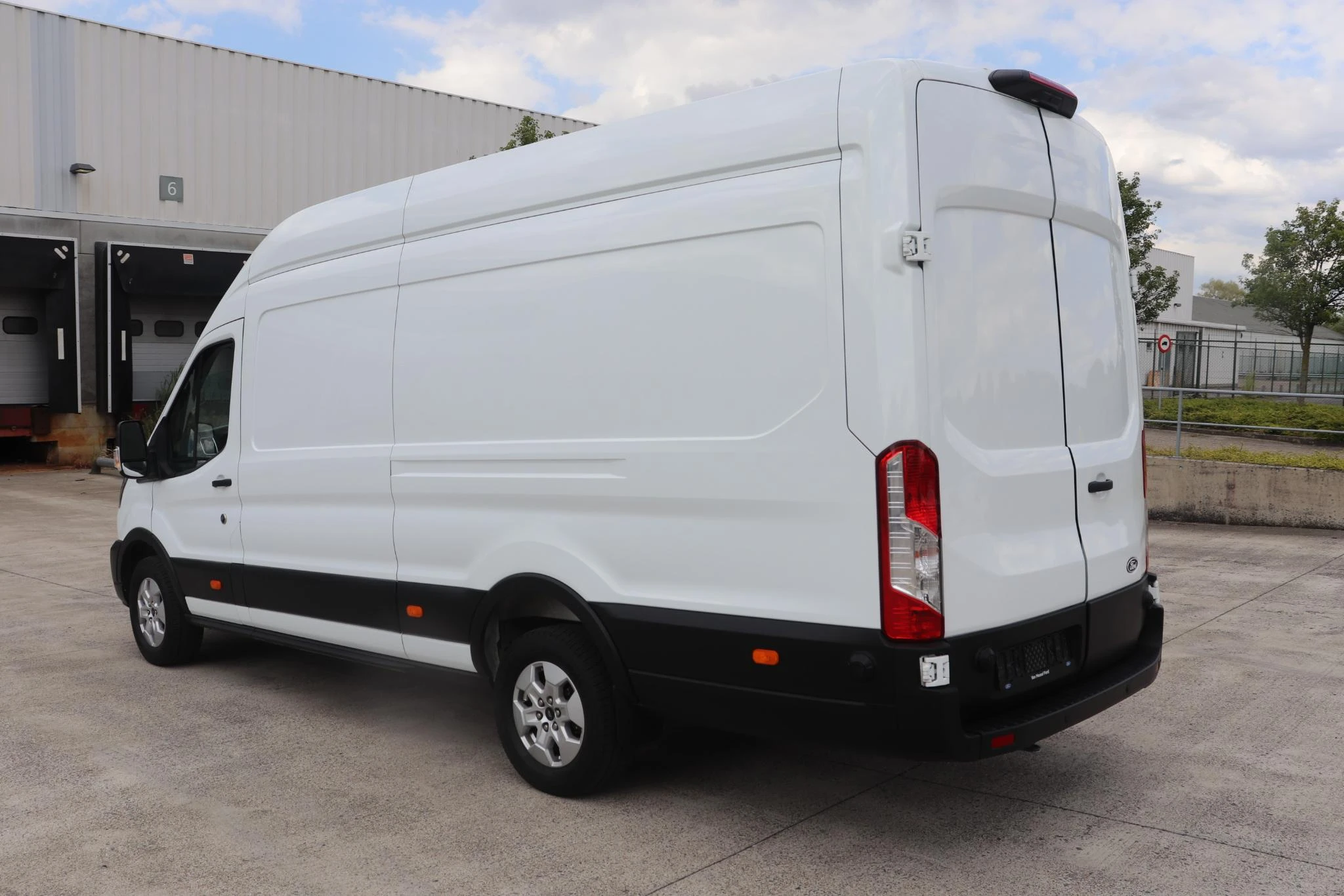 Ford-E-Transit-image-4