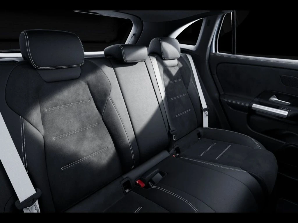 Mercedes-Benz-GLA 200-image-11