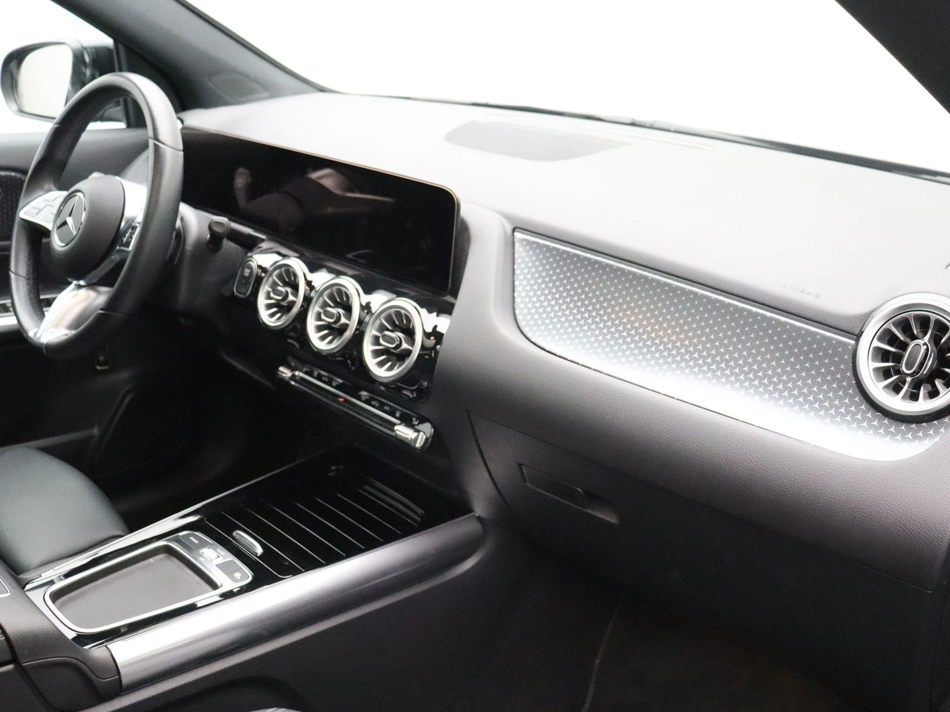 Mercedes-Benz-EQA-image-21