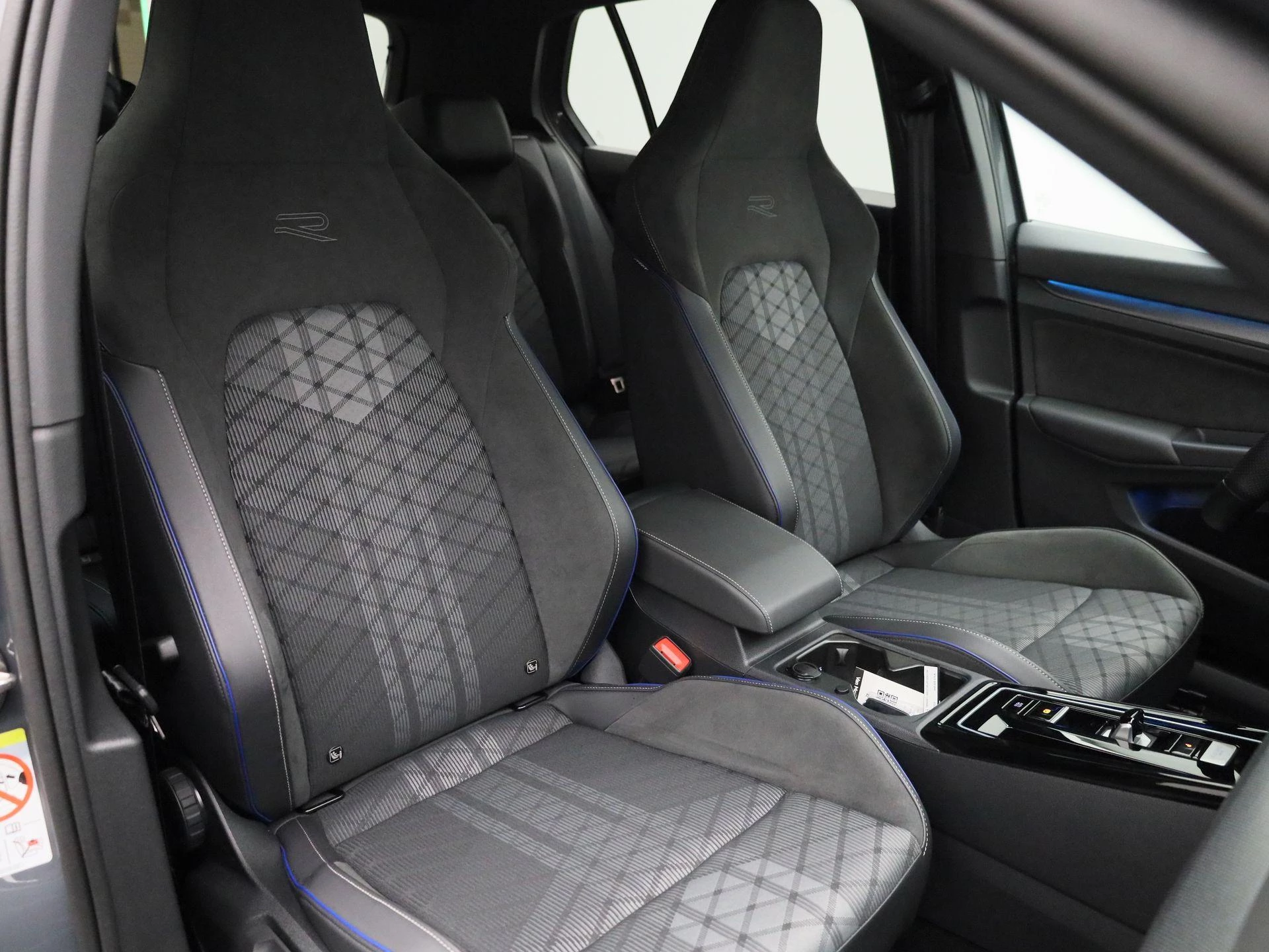 Volkswagen Golf 1.5 eTSI R-Line Edition