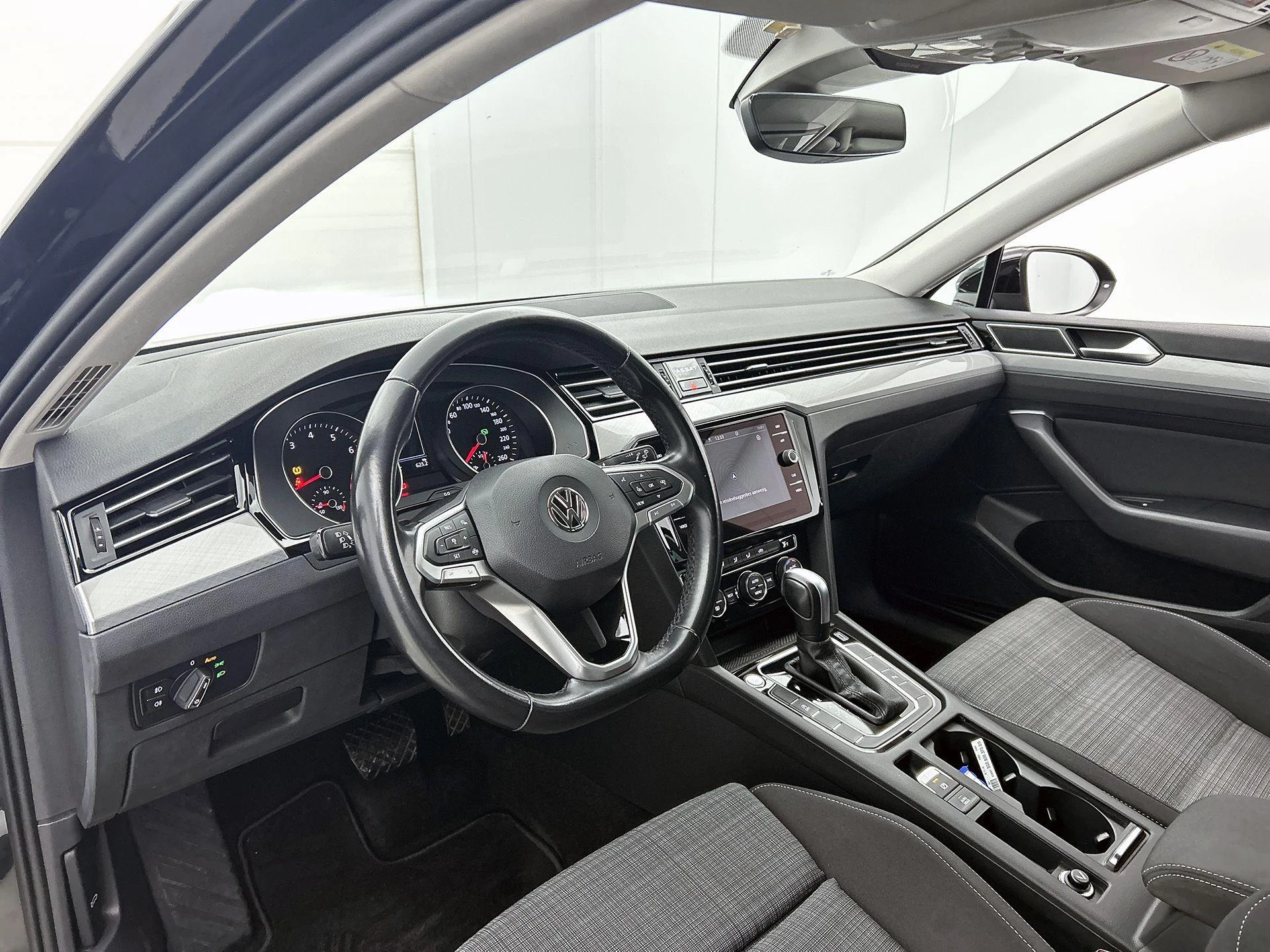 Volkswagen-Passat-image-19