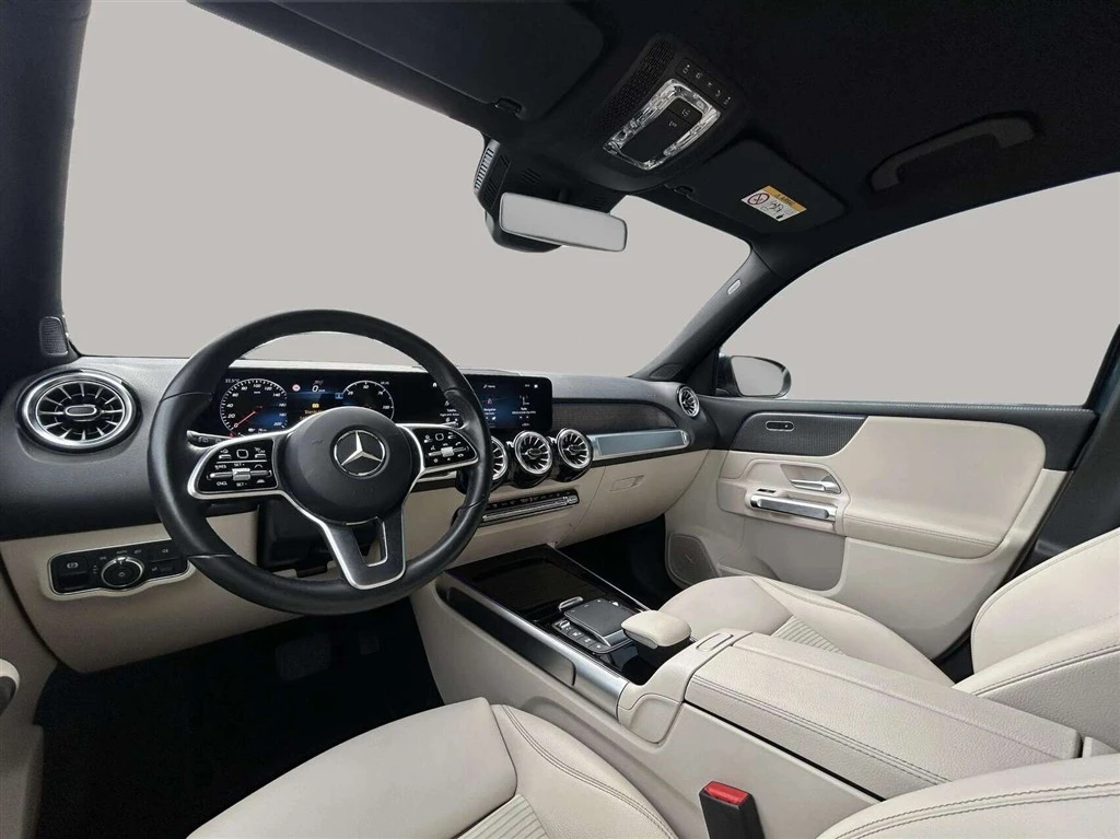 Mercedes-Benz-EQB-image-12