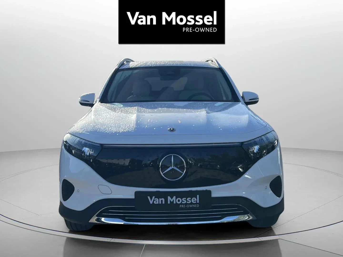 Mercedes-Benz-EQB-image-1