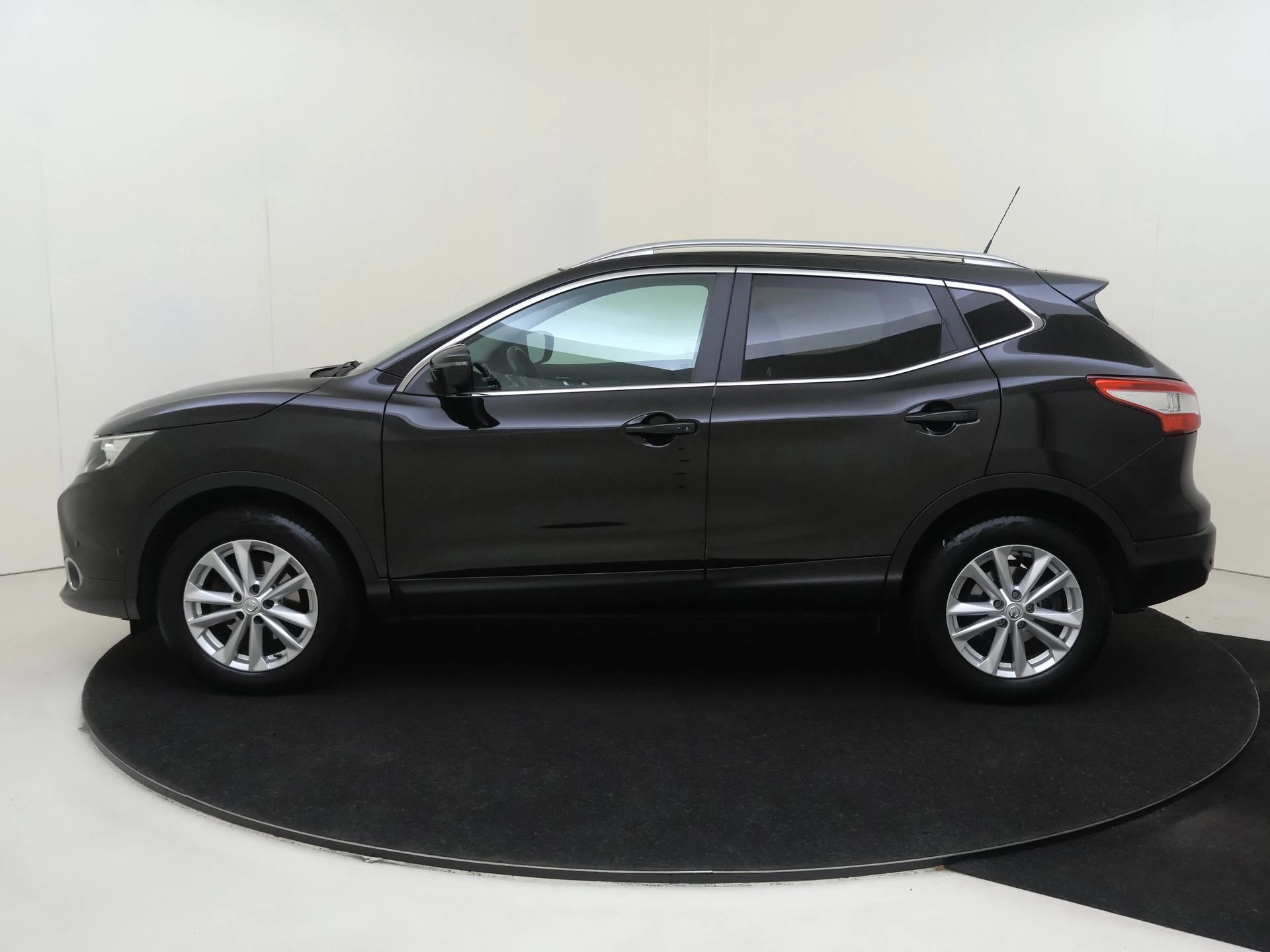 Nissan-QASHQAI-image-7