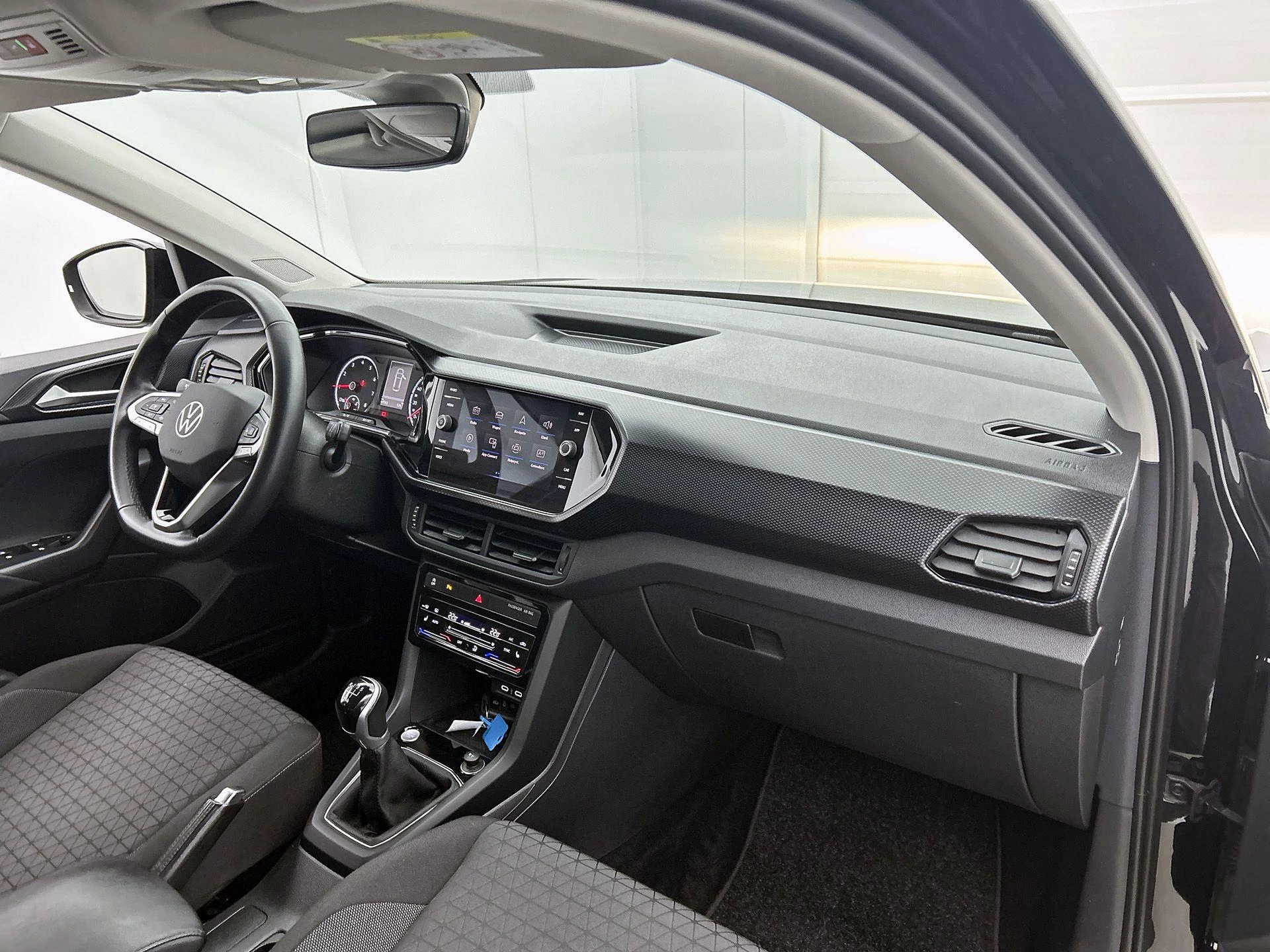 Volkswagen-T-Cross-image-19