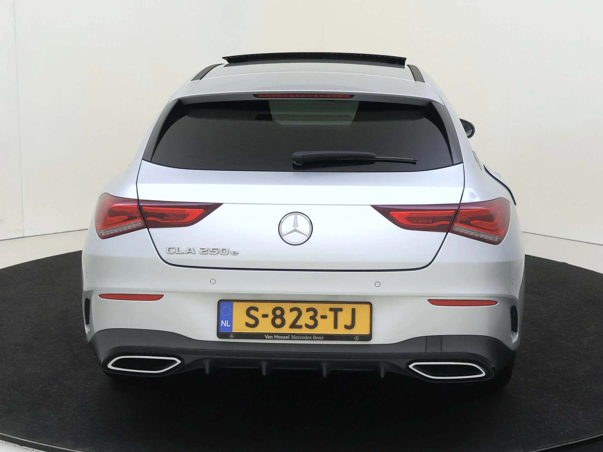 Mercedes-Benz-CLA-image-6