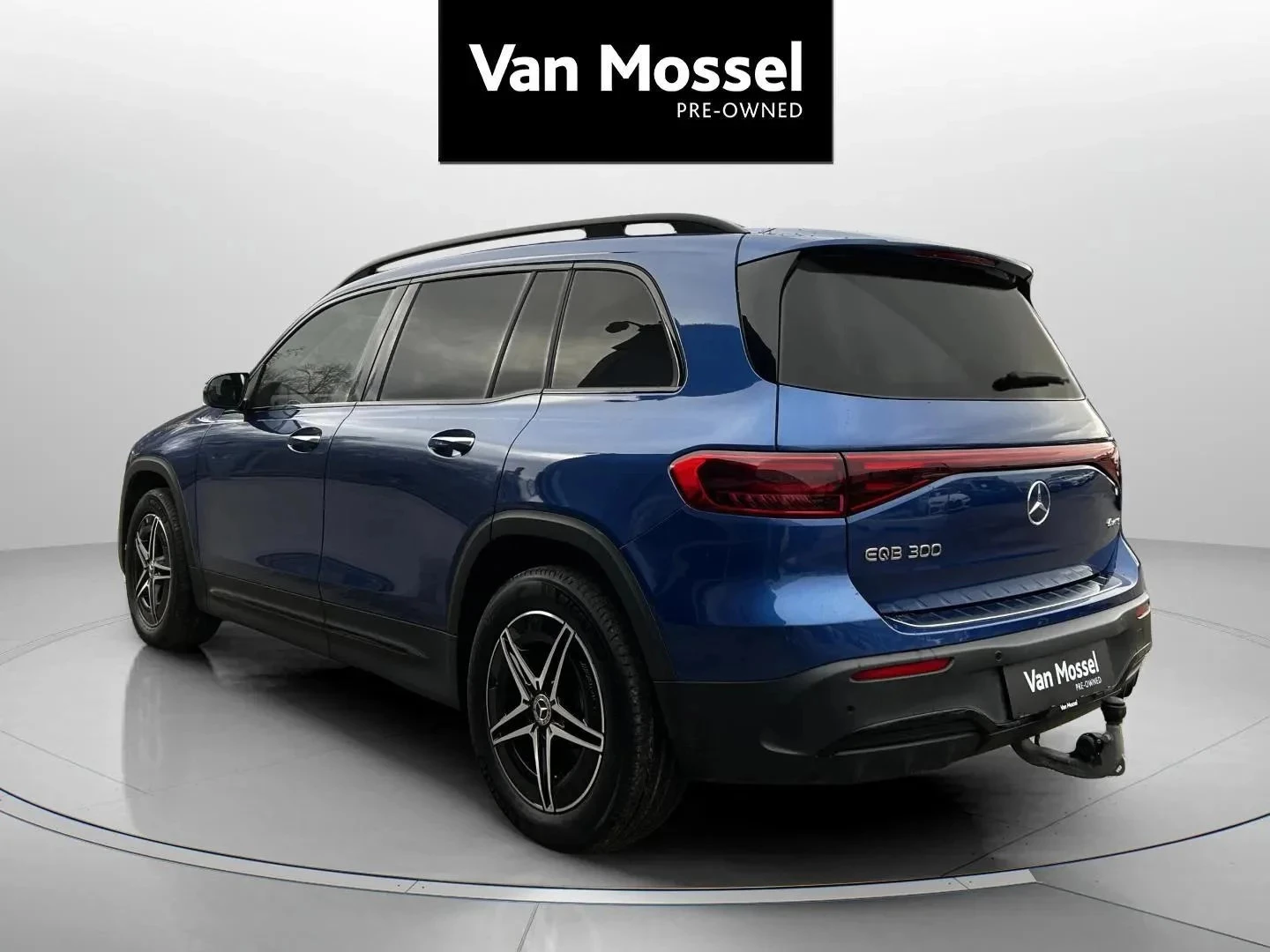 Mercedes-Benz-EQB-image-6