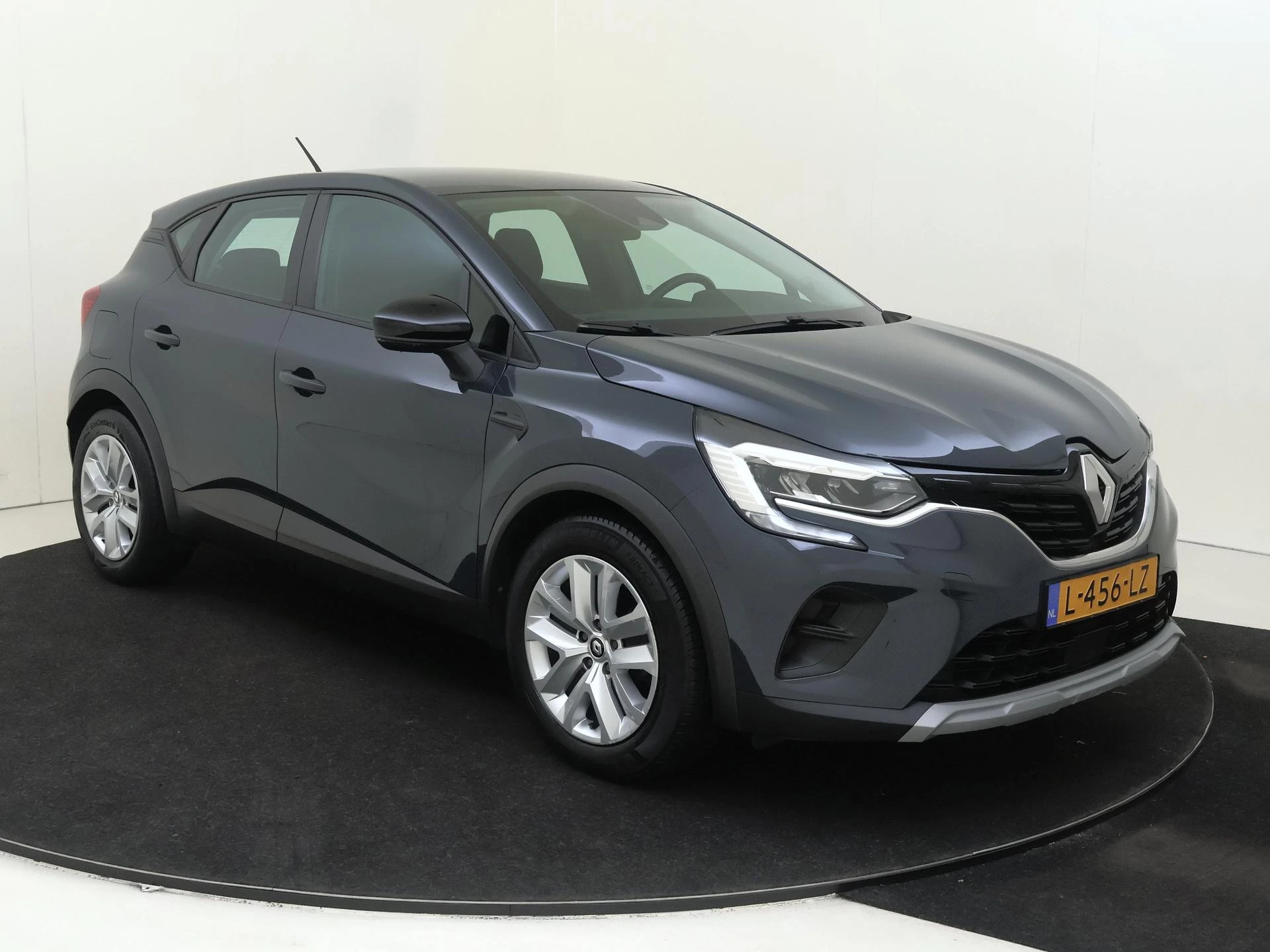 Renault-Captur-image-1