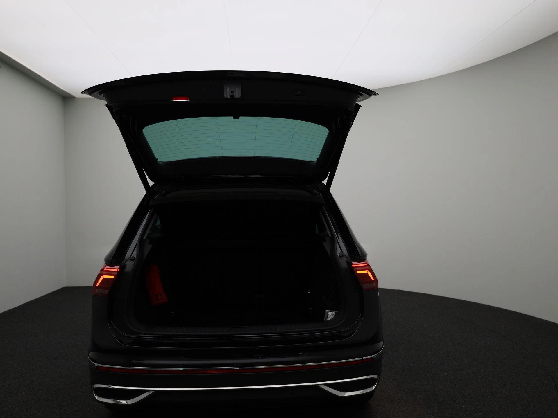 Volkswagen-Tiguan-image-10