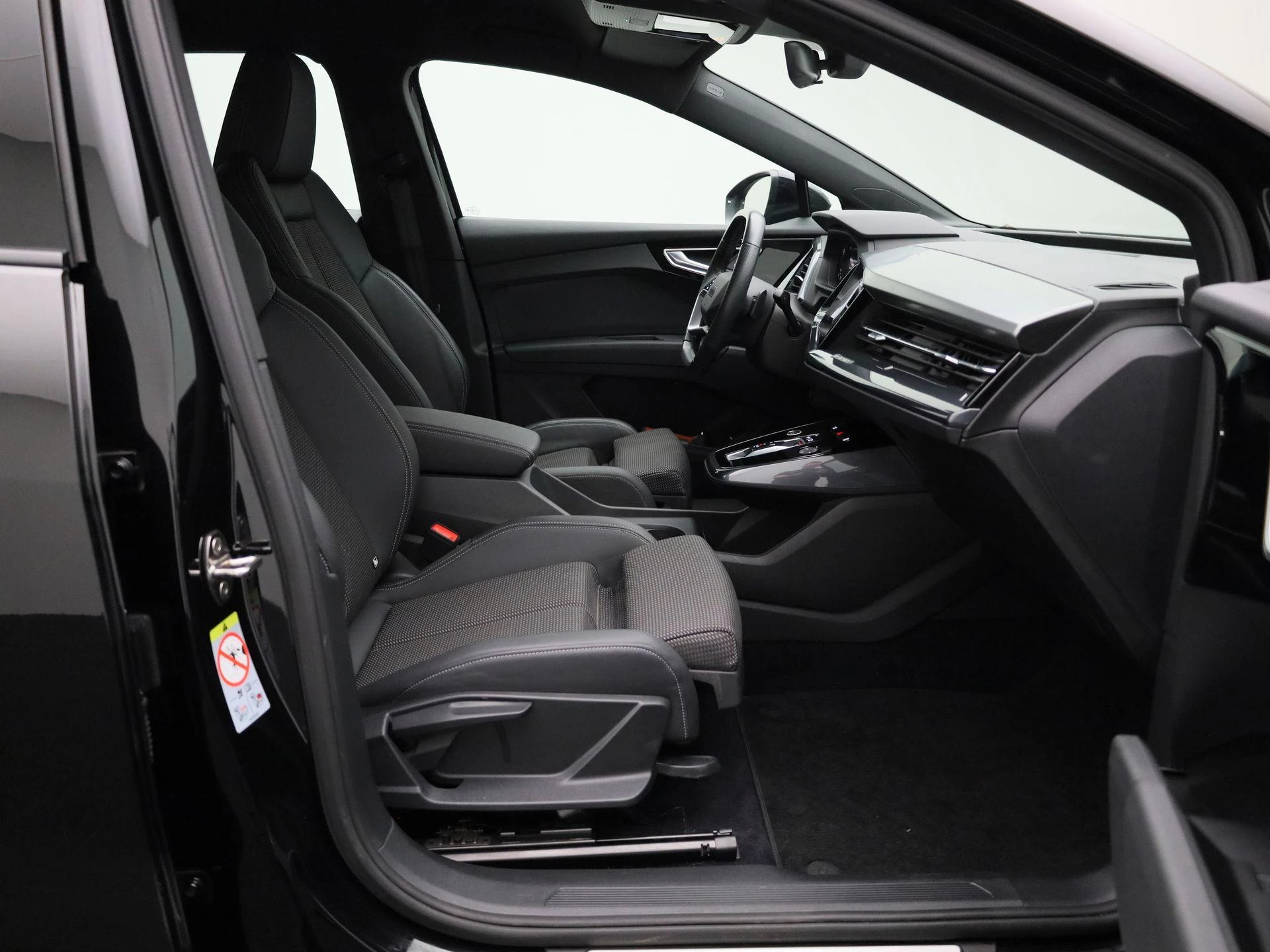 Audi-Q4 e-tron-image-38