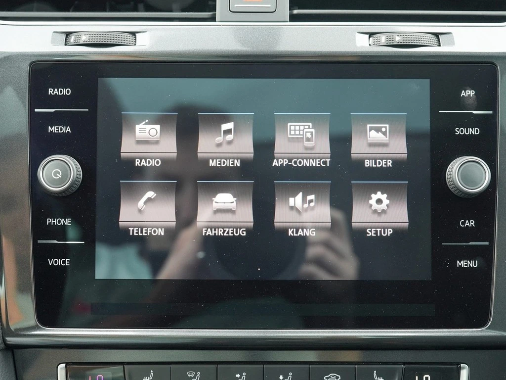 Volkswagen-Golf-image-12