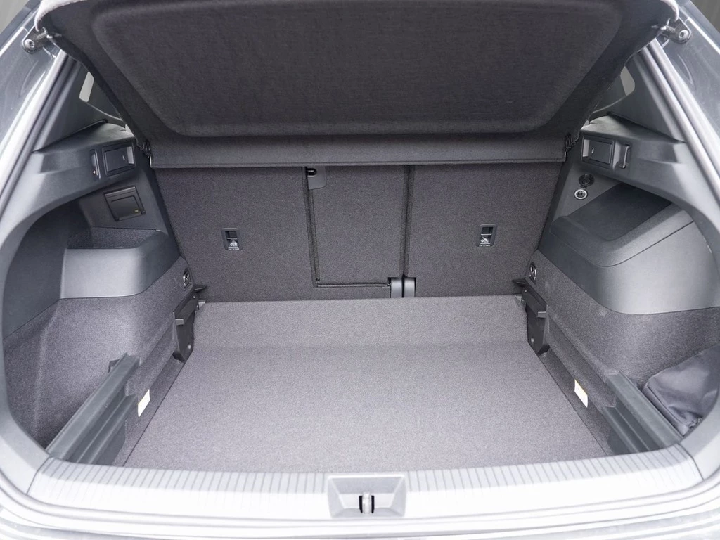 Volkswagen Tiguan R-Line 2.0TDI AHV Trailer Ass. Discover