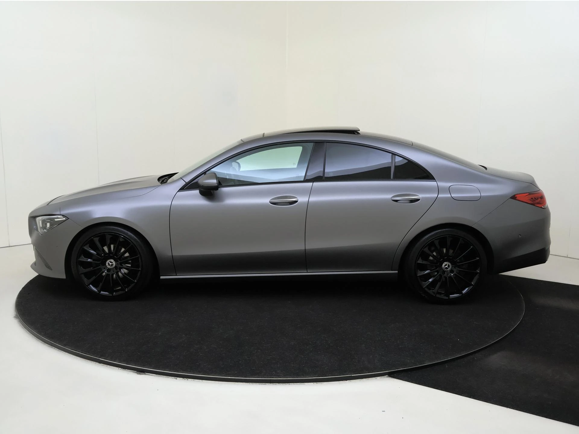 Mercedes-Benz-CLA-image-9