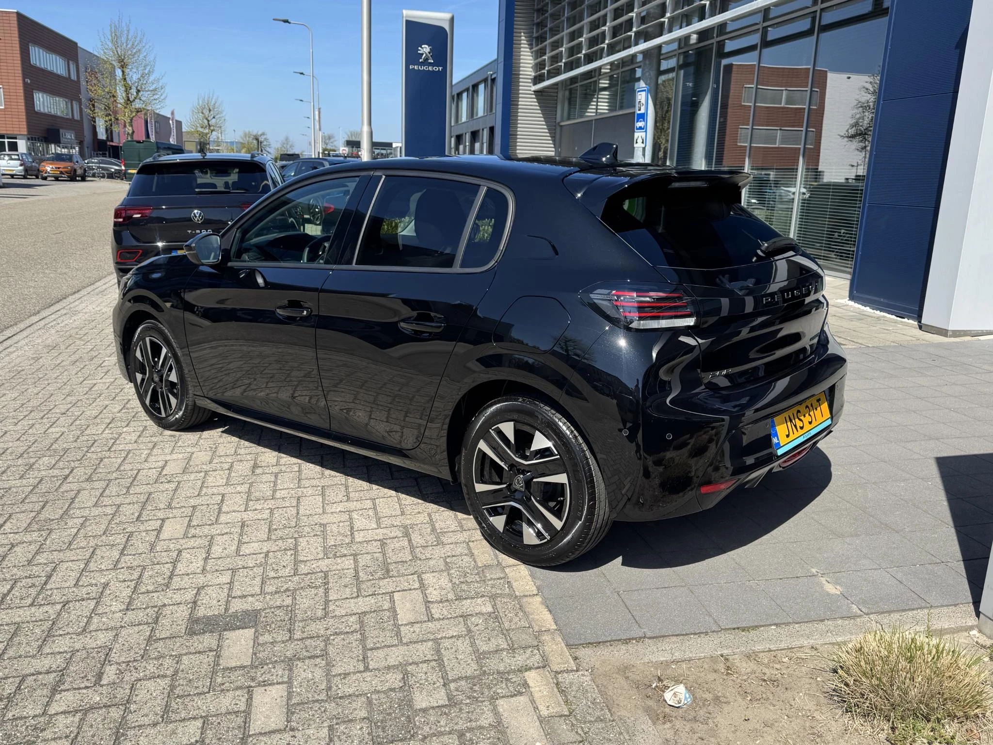 Peugeot-208-image-2