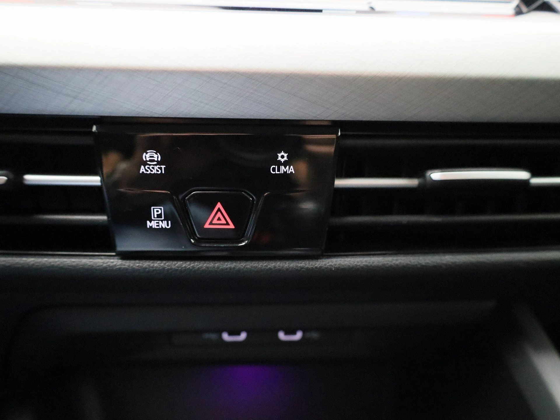 Volkswagen-Golf-image-23