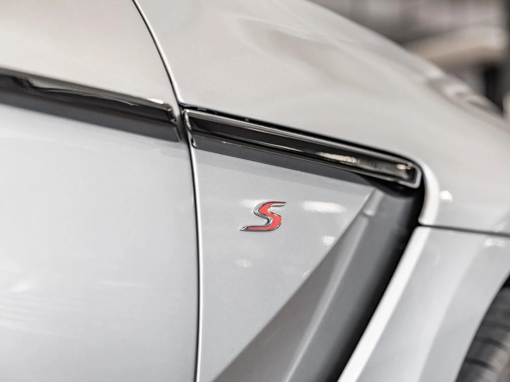 Aston Martin-DBX-image-20